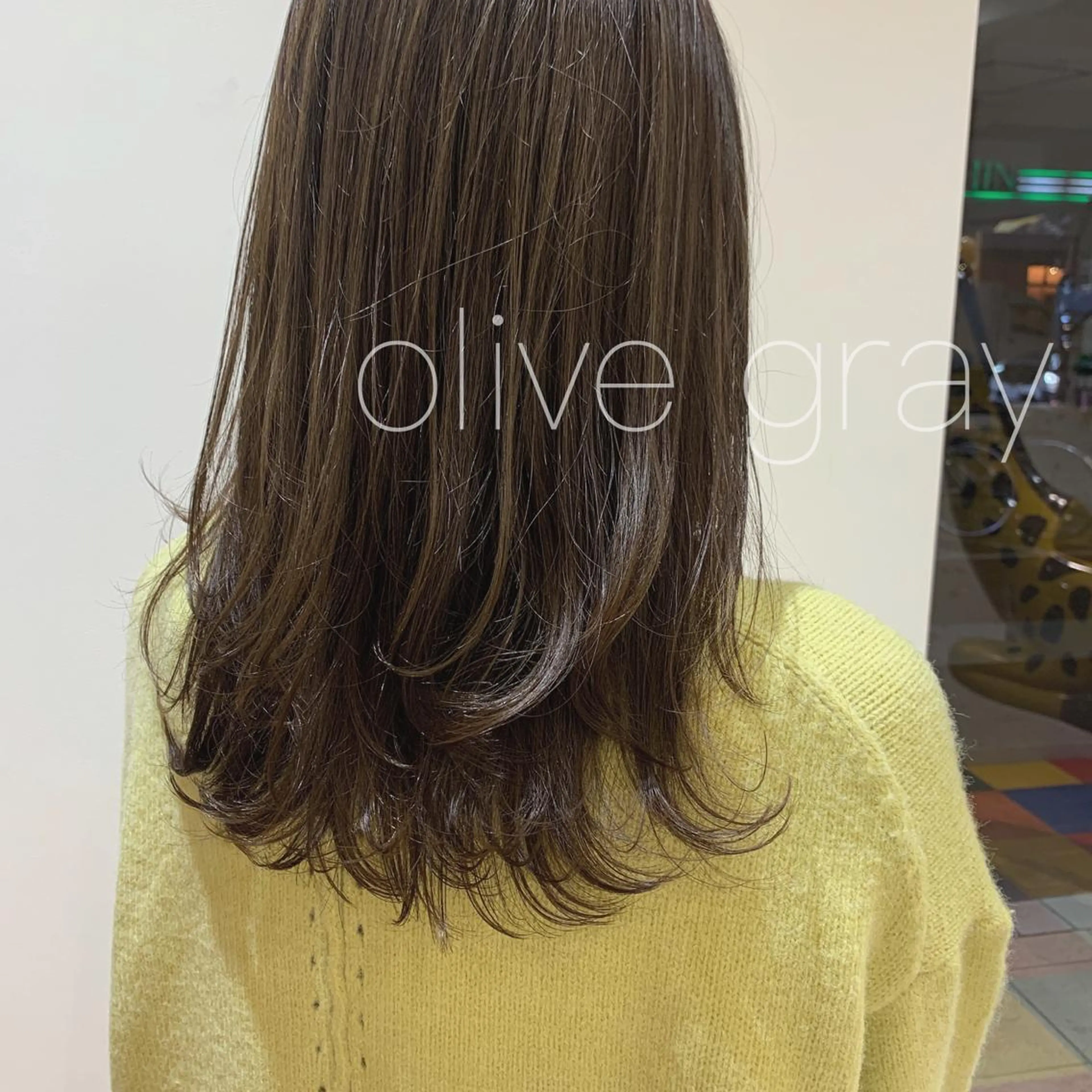 セミロング 透明感カラー 金村真子のヘアスタイル