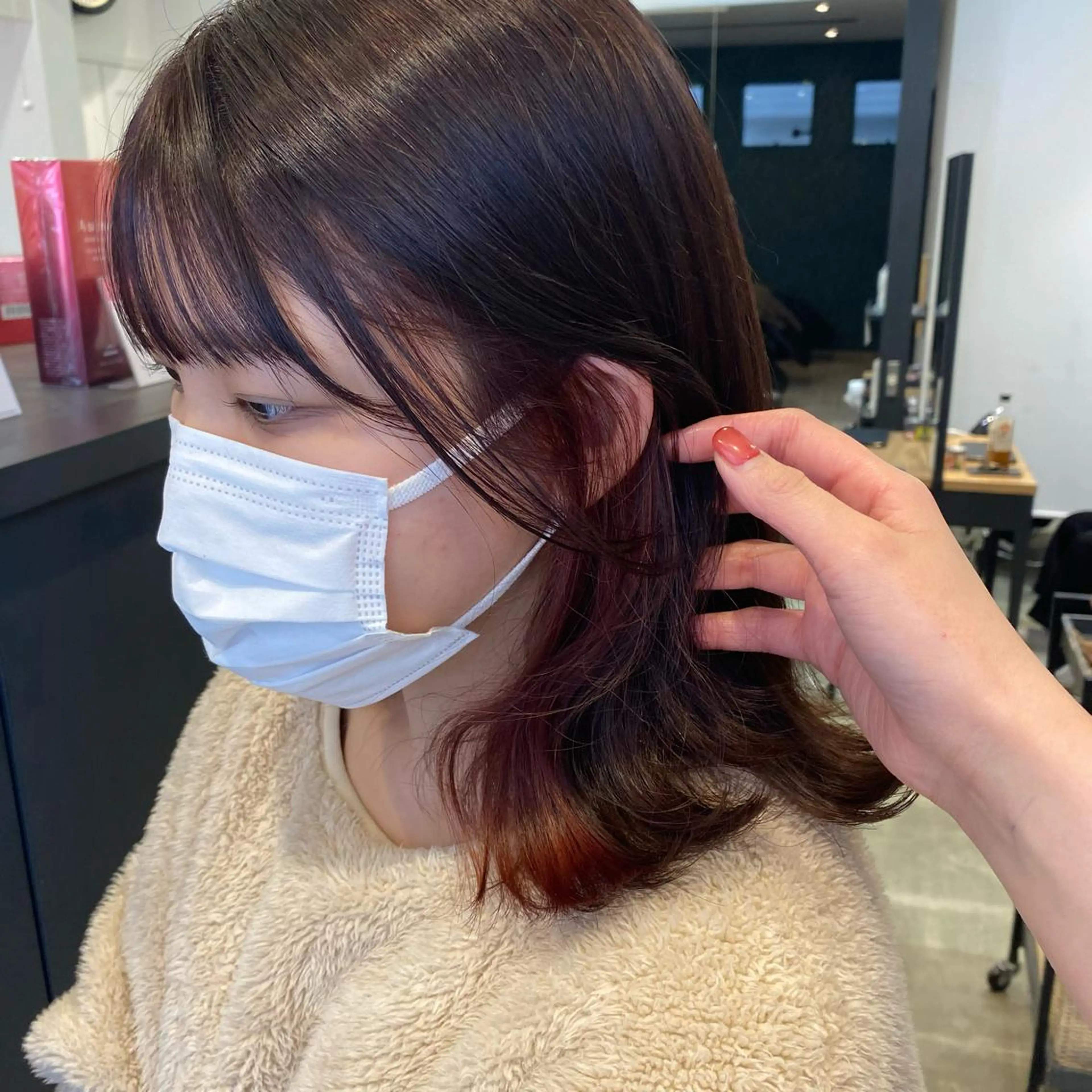 ミディアム カラー ブリーチ イヤリングカラー ブリーチなしカラー ヘアカラー 柴田 枝利子のヘアスタイル