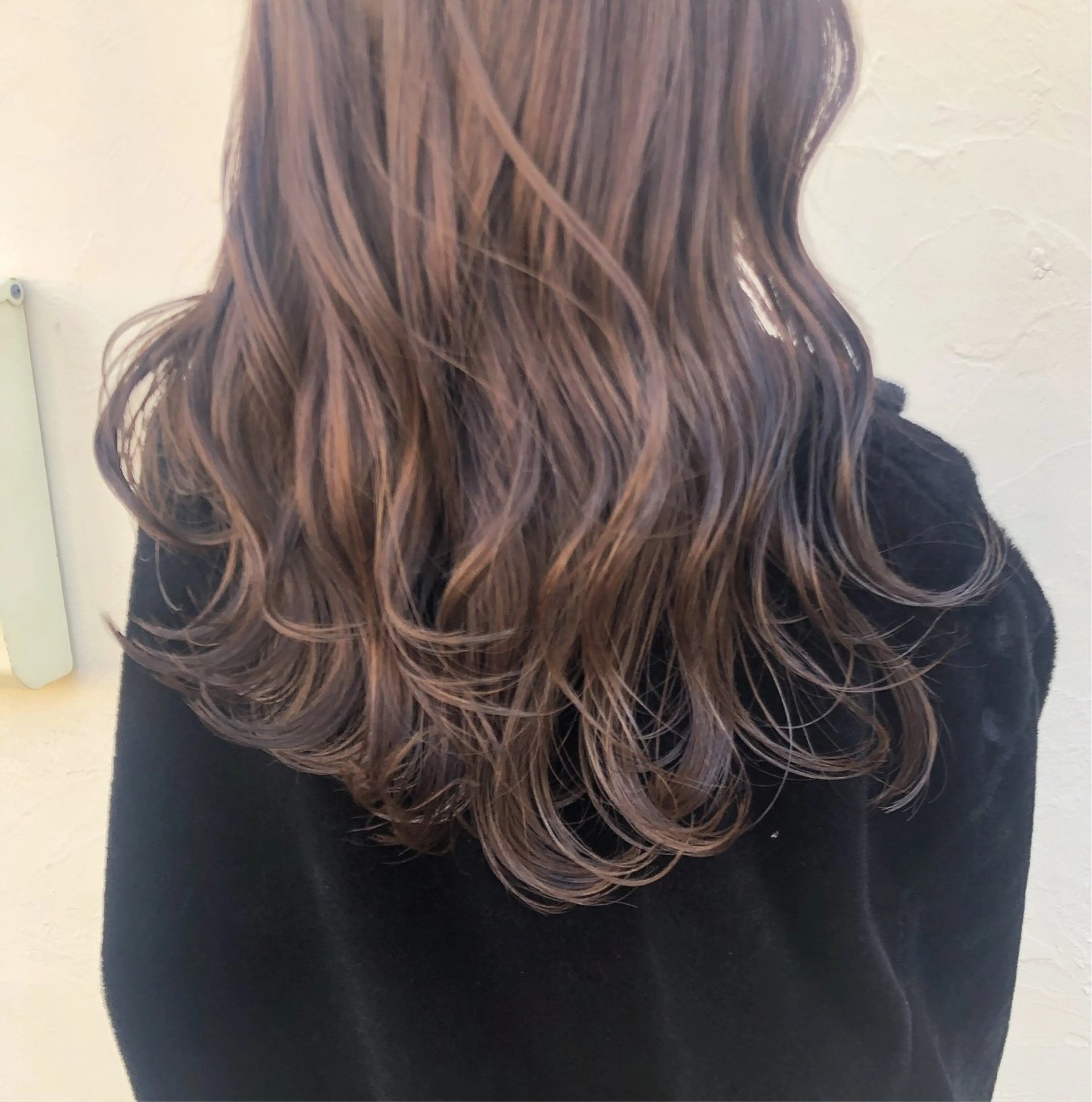 セミロング カラー パーマ ヘアアレンジ ベージュカラー 顔まわりレイヤー 顔周りカット レイヤーカット ローレイヤー カット ヘアカラー トリートメント ヘッドスパ 【ツヤ髪美容師】 ツダケイスケのヘアスタイル