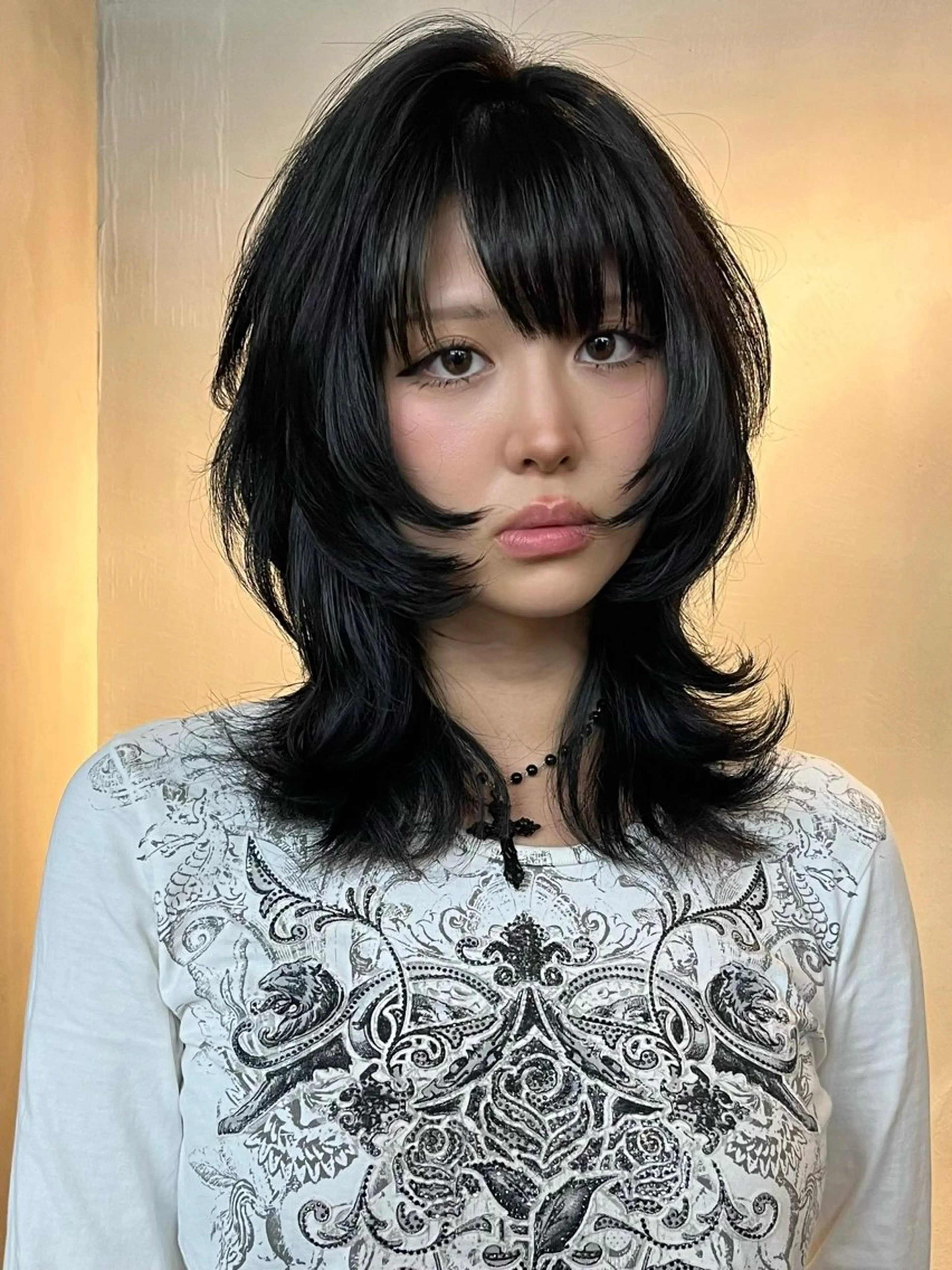 ミディアム イツク ⚡️ ルーツ/ハイトーンのヘアスタイル
