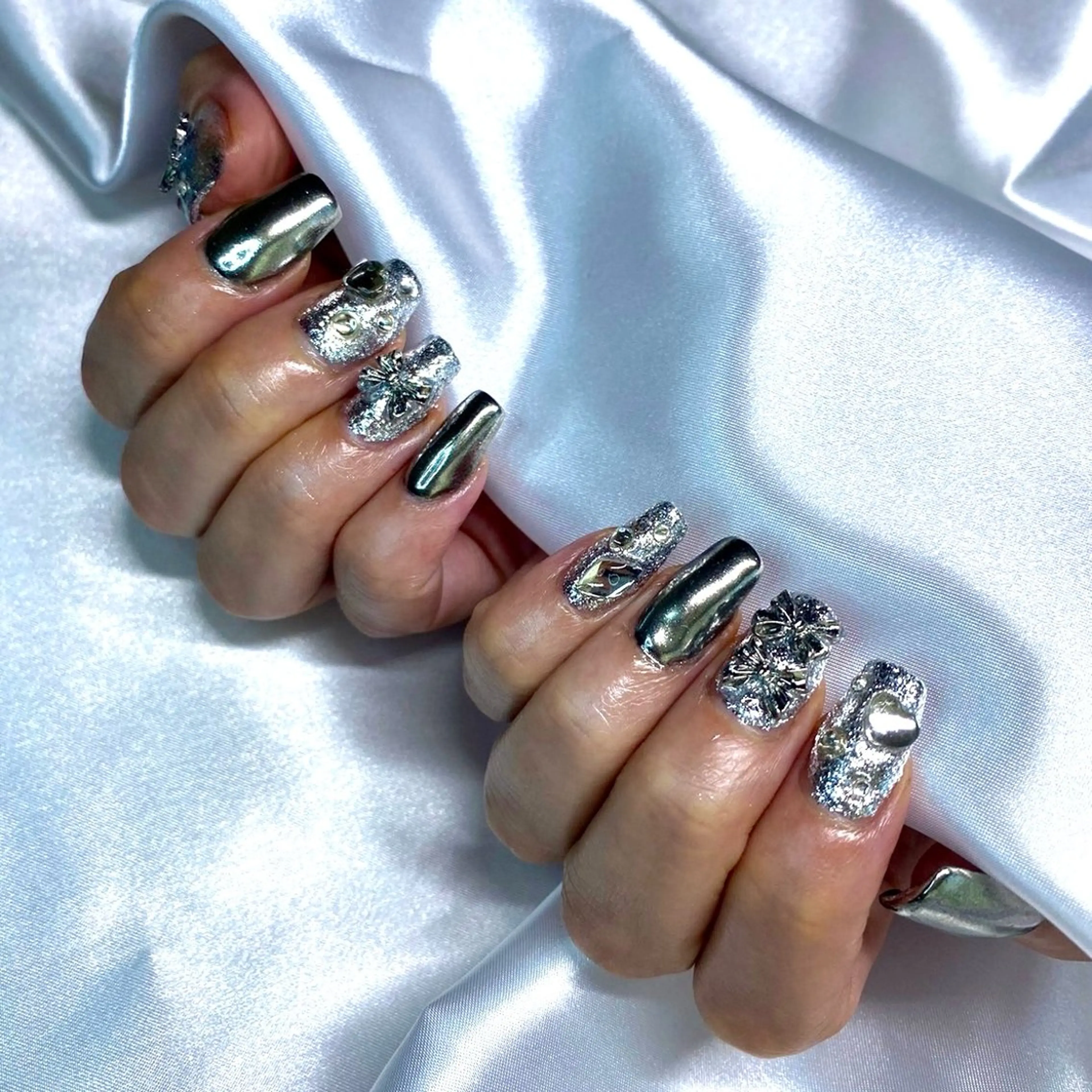 ネイル 持ち込み シルバー 山田 麻樹のネイルデザイン
