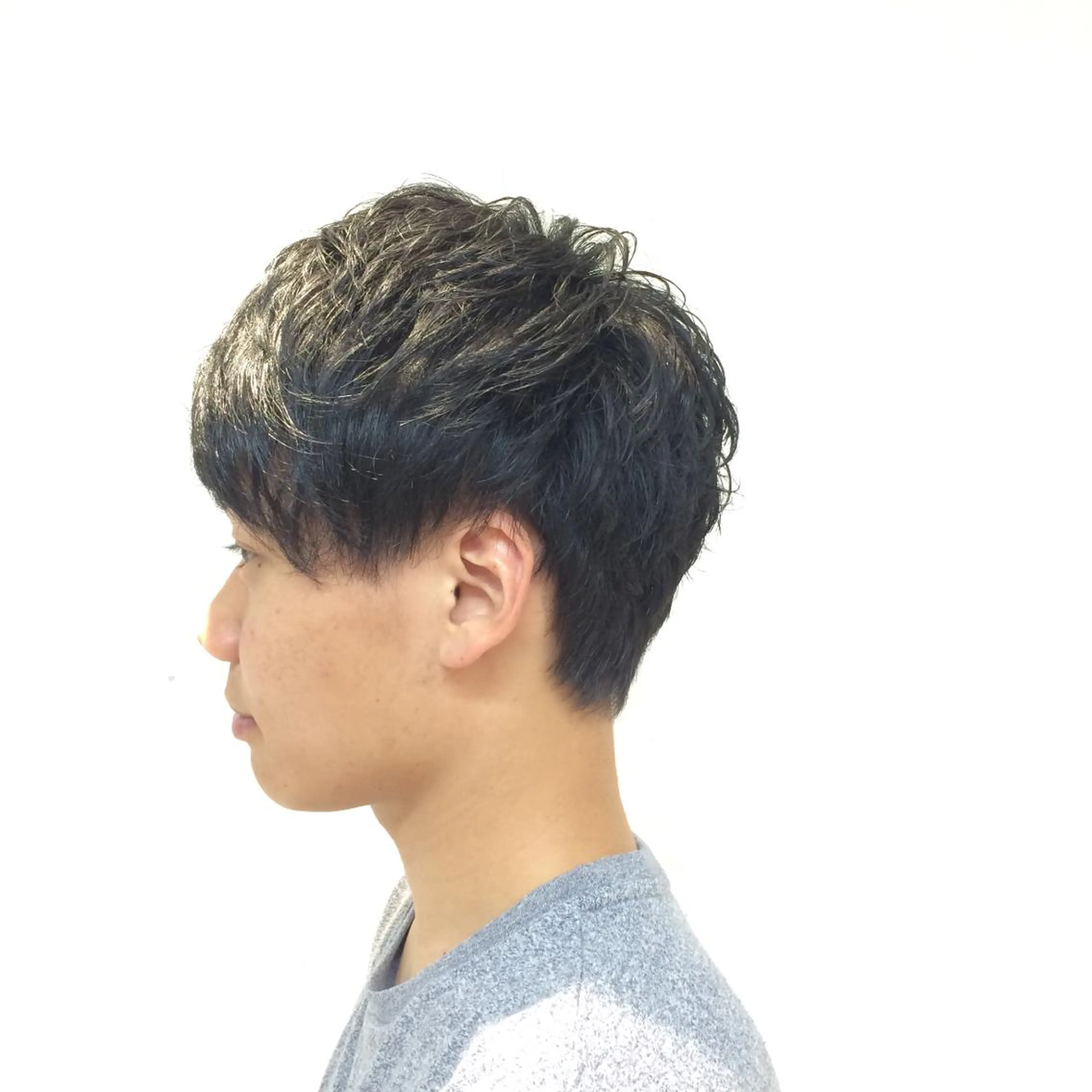 ショート カラー メンズ 岡本 拓朗のヘアスタイル