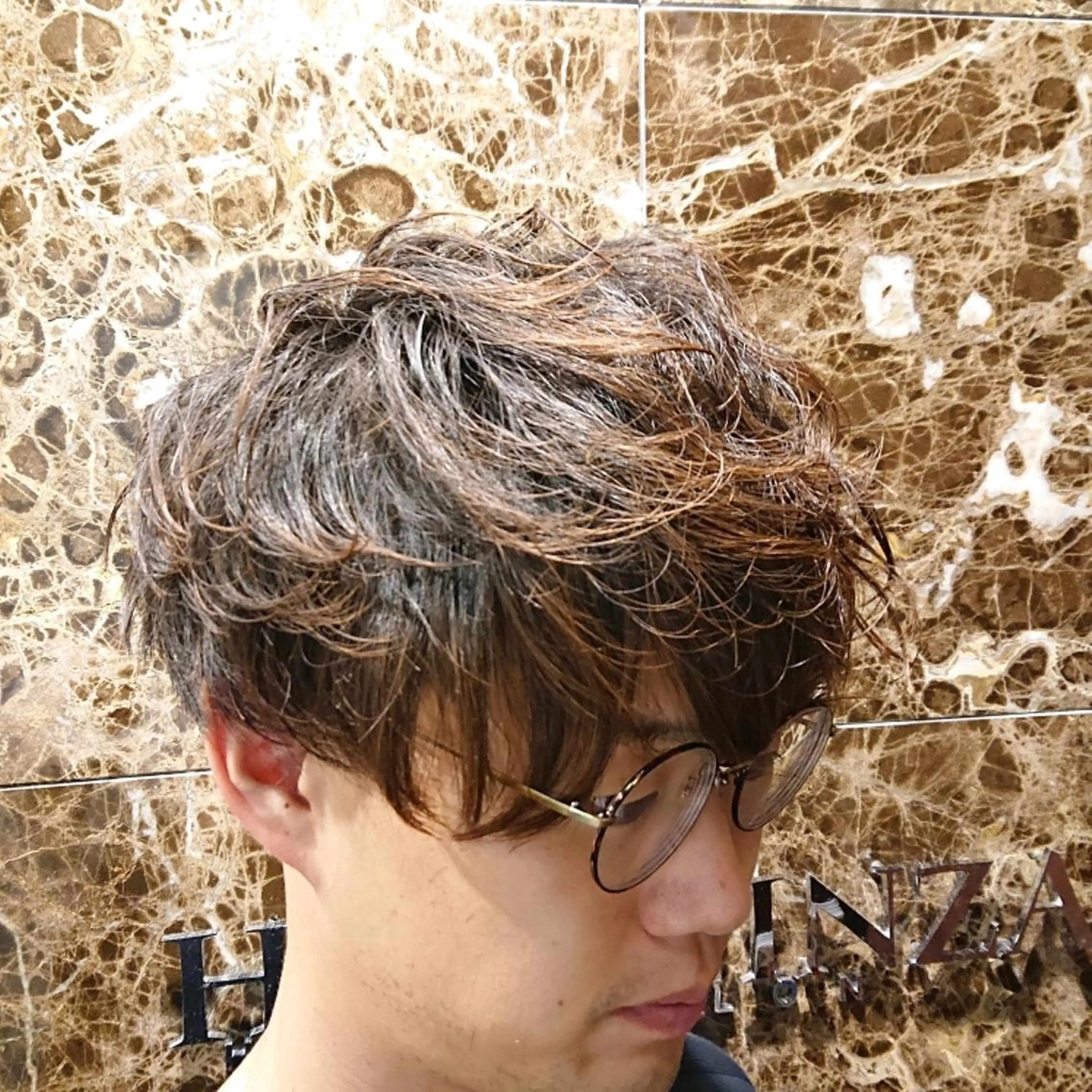ミディアム パーマ 餘野 翔舞のヘアスタイル