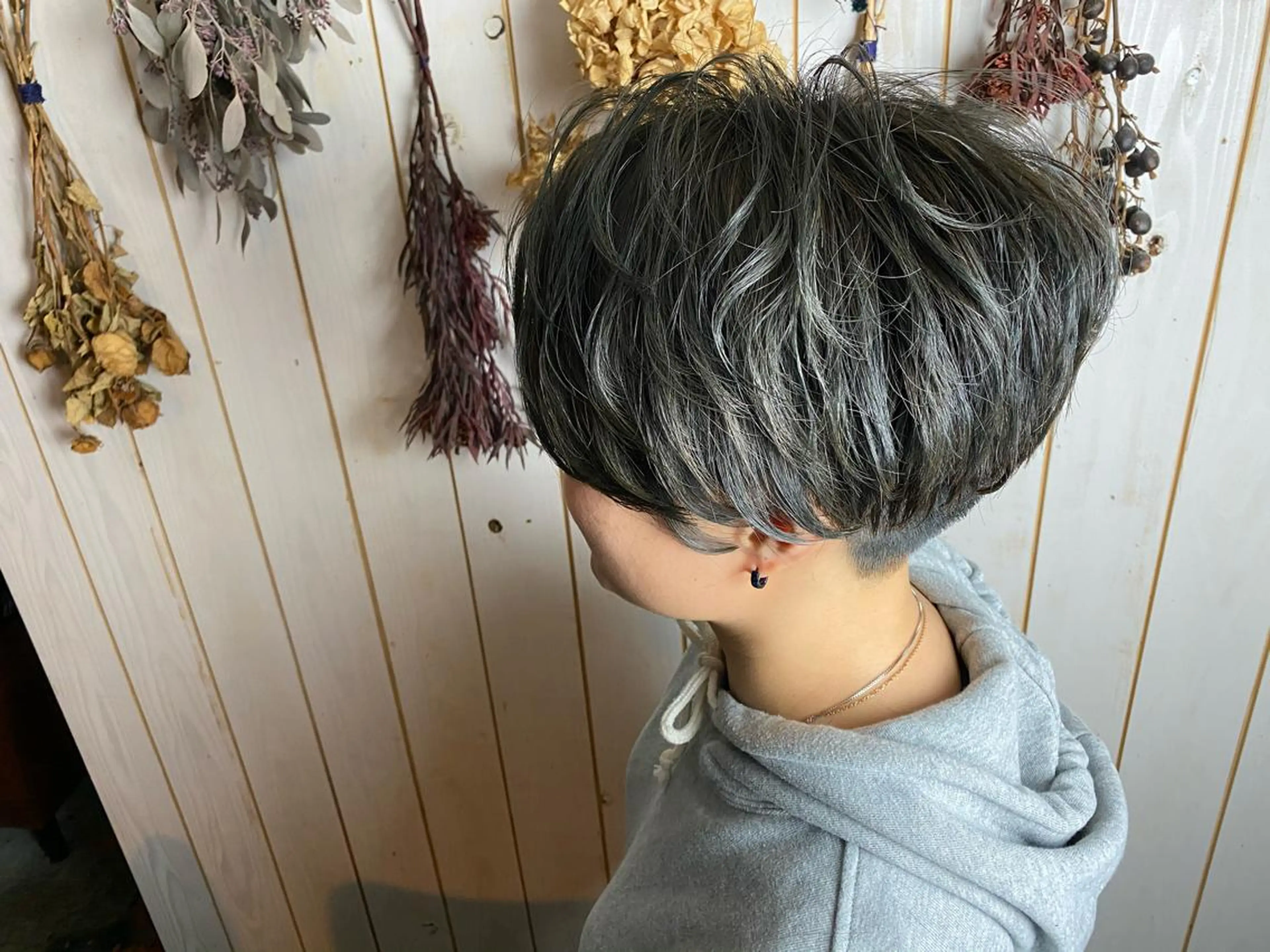 ショート カラー LILIS hair designのヘアスタイル