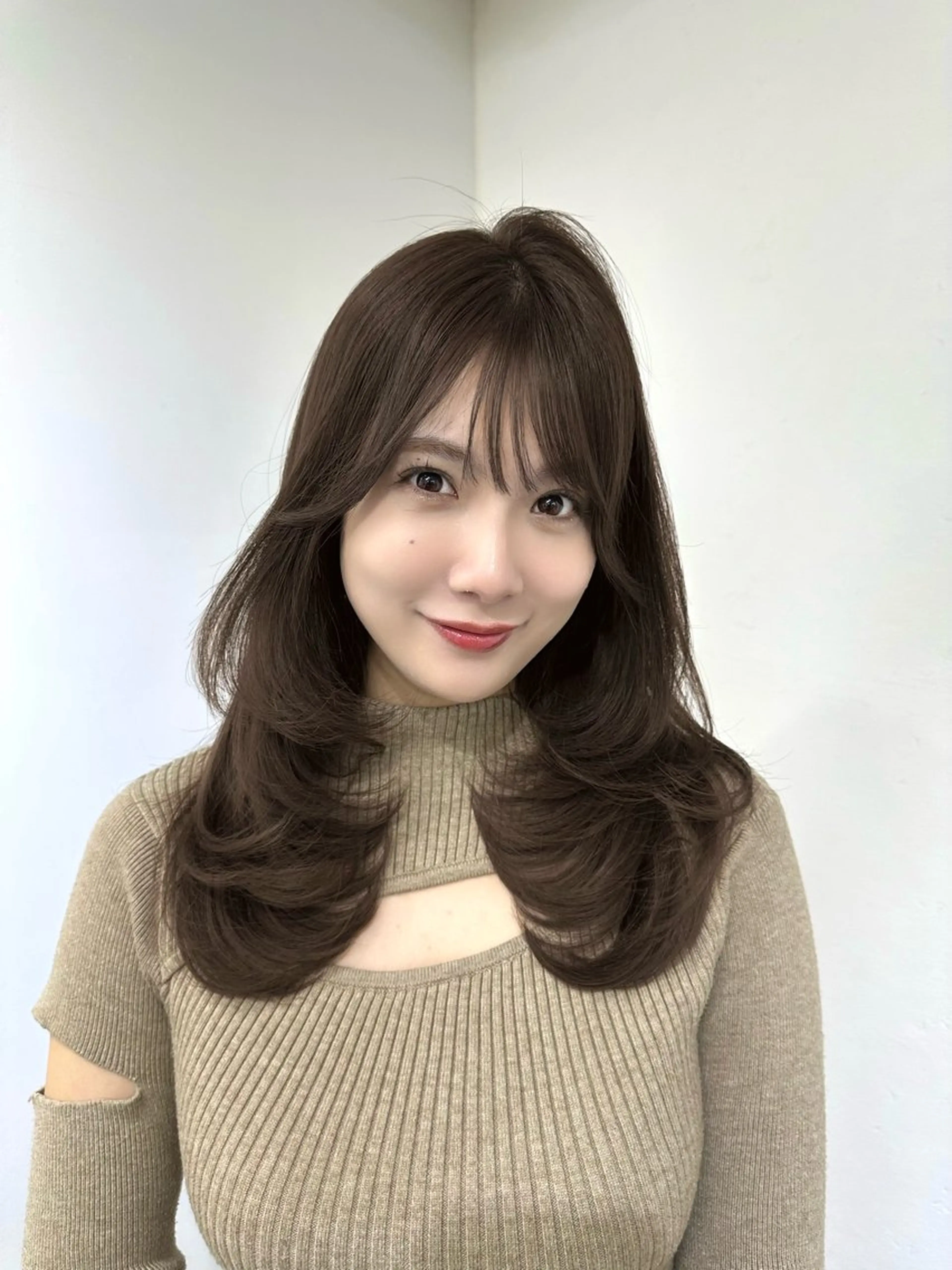 セミロング カラー ミディアムレイヤー 添田晃基のヘアスタイル
