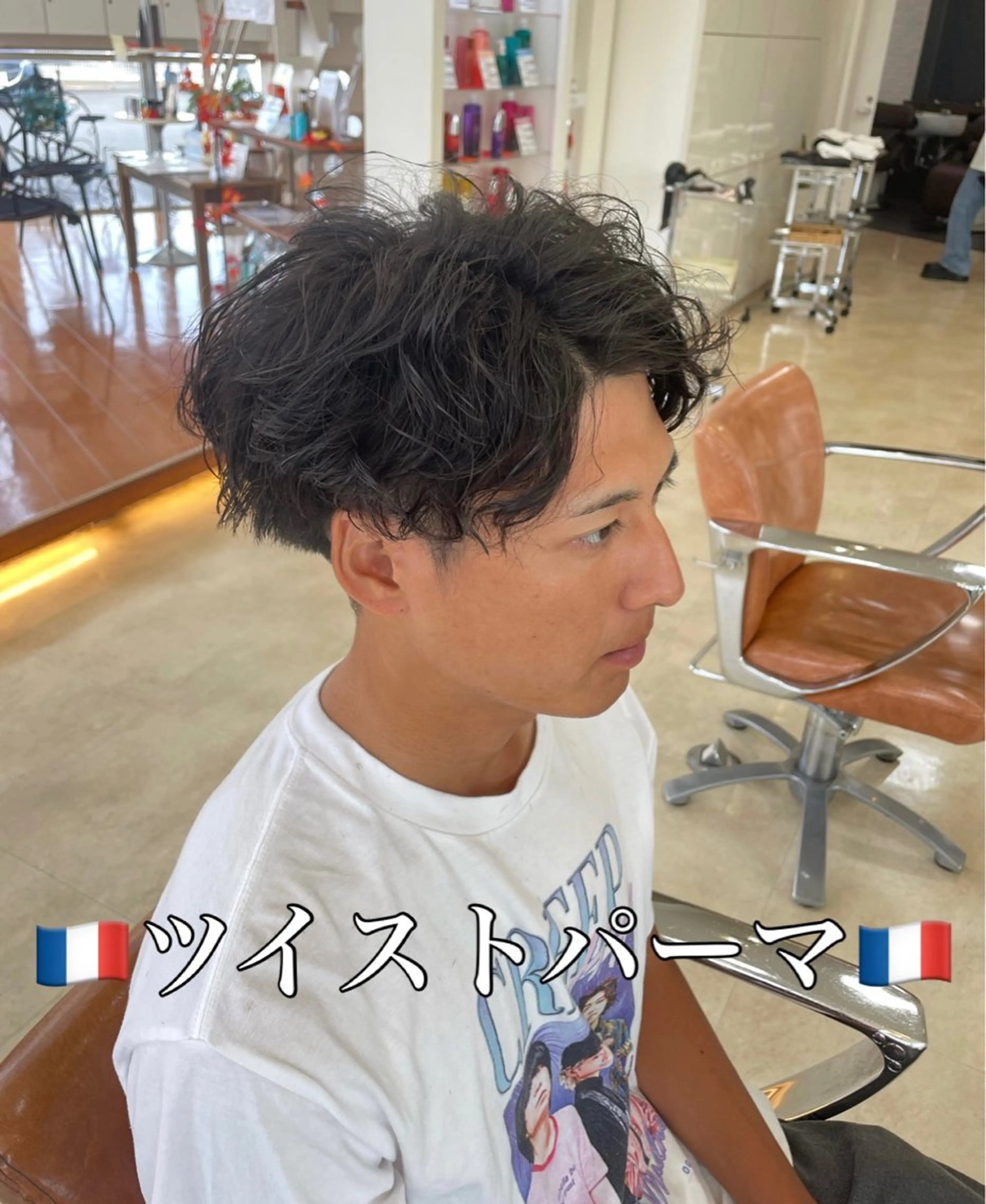 ミディアム パーマ メンズ ミディアムパーマ メンズパーマ メンズツイストパーマ 刈り上げ スパイラルパーマ chic channel伊藤のヘアスタイル