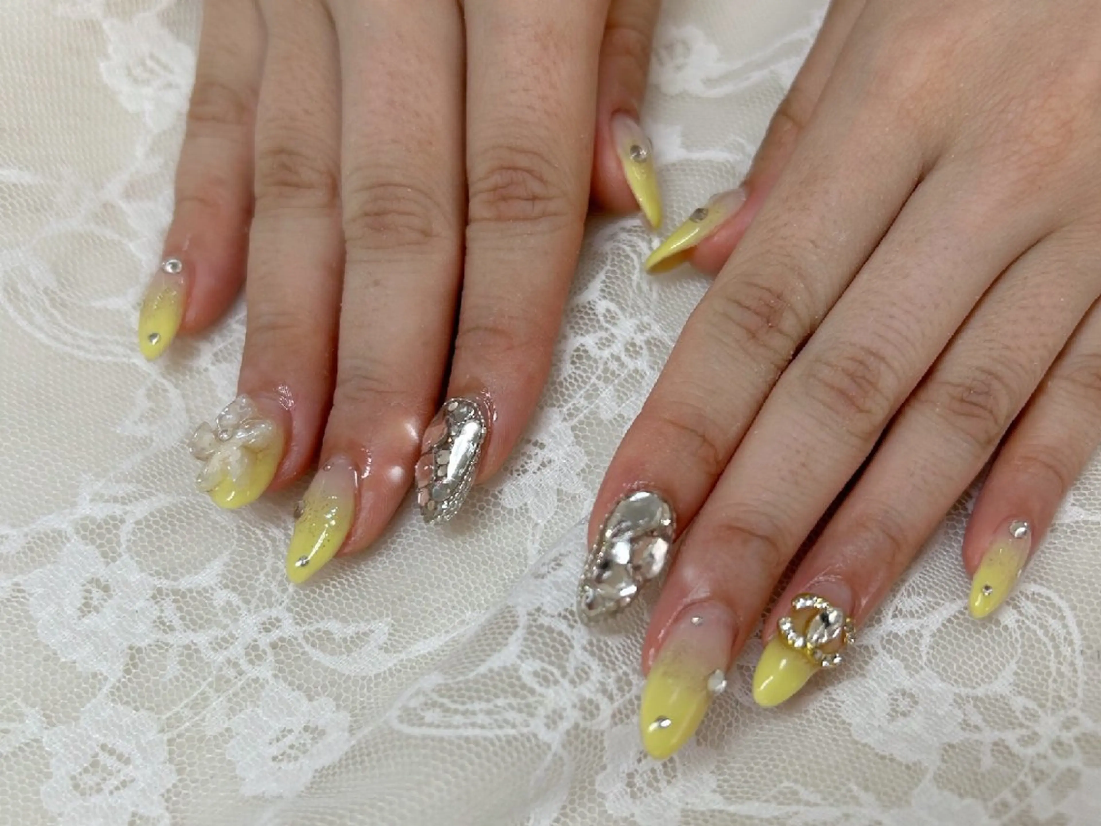 ネイル グラデーション ストーンネイル ワンホンネイル ハンドネイル ハンドケア 心斎橋Salon Epokkuのネイルデザイン