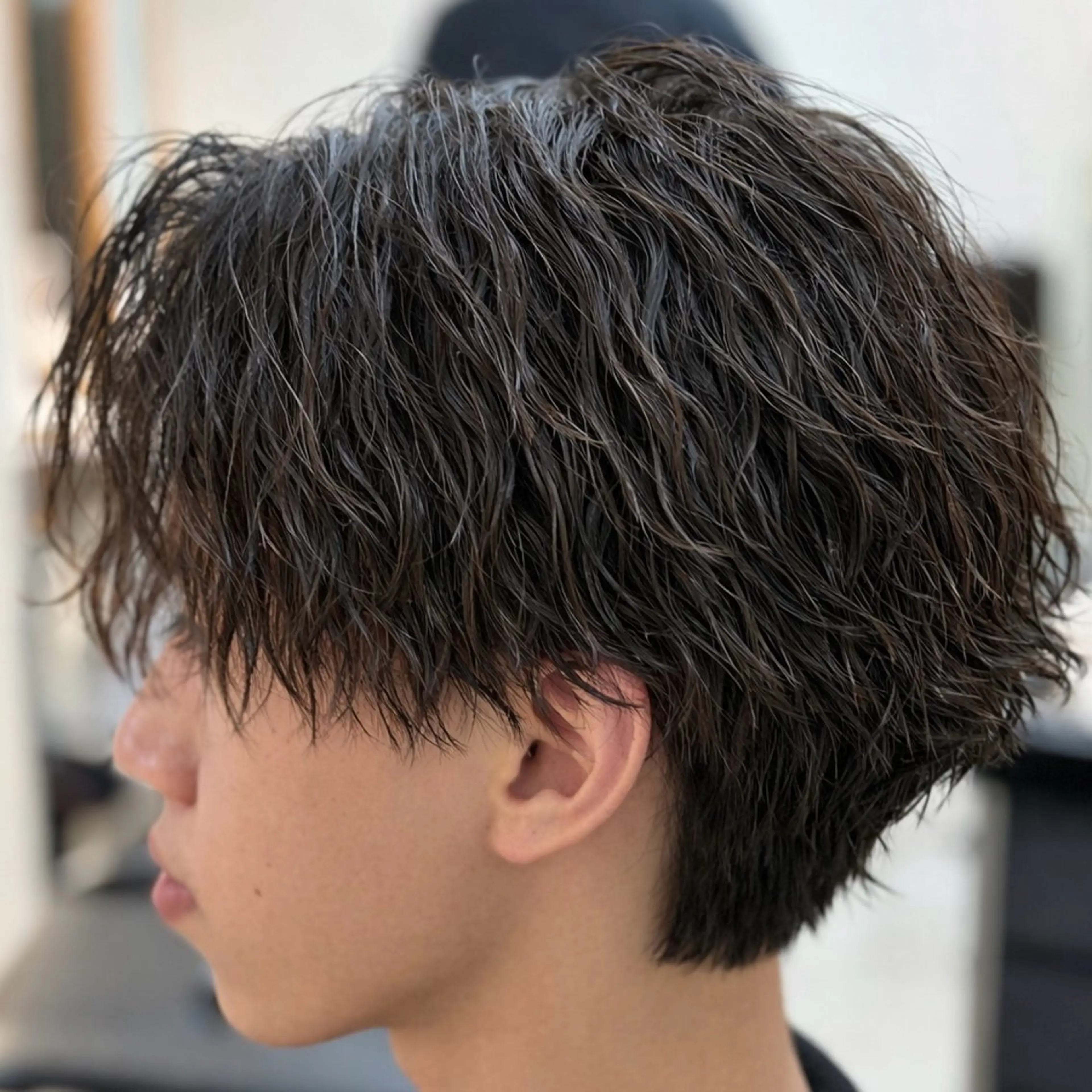 パーマ メンズ センターパート メンズパーマ ツイストスパイラルパーマ スパイラルパーマ カット パーマ 男の理想を叶える🔥 メンズパーマ特化｜関のヘアスタイル