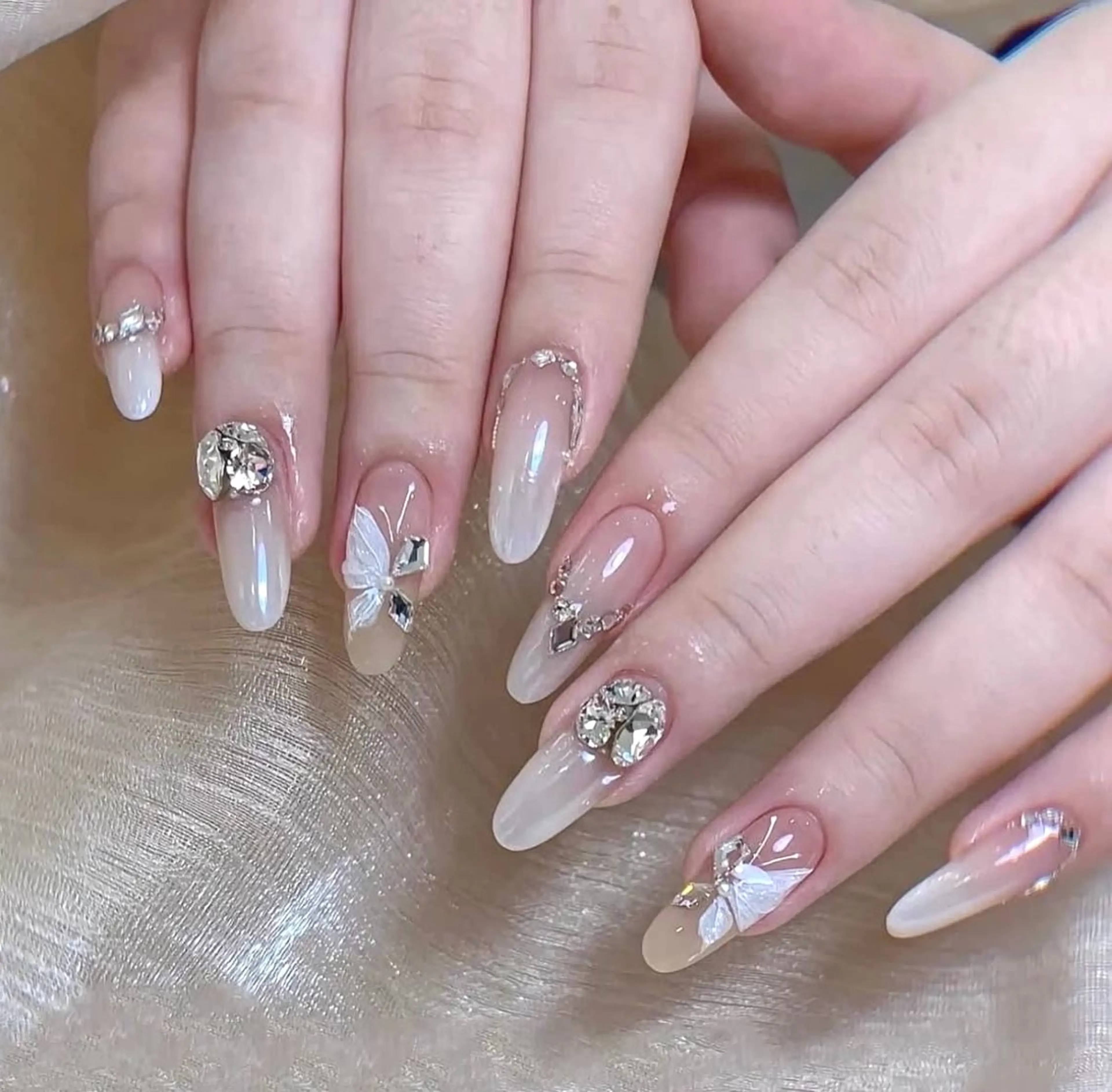 ネイル 氷ネイル・うるうるネイル キラキラネイル 韓国ネイル ロングネイル マグネットネイル ハンドネイル Haruki Nail Salonのネイルデザイン
