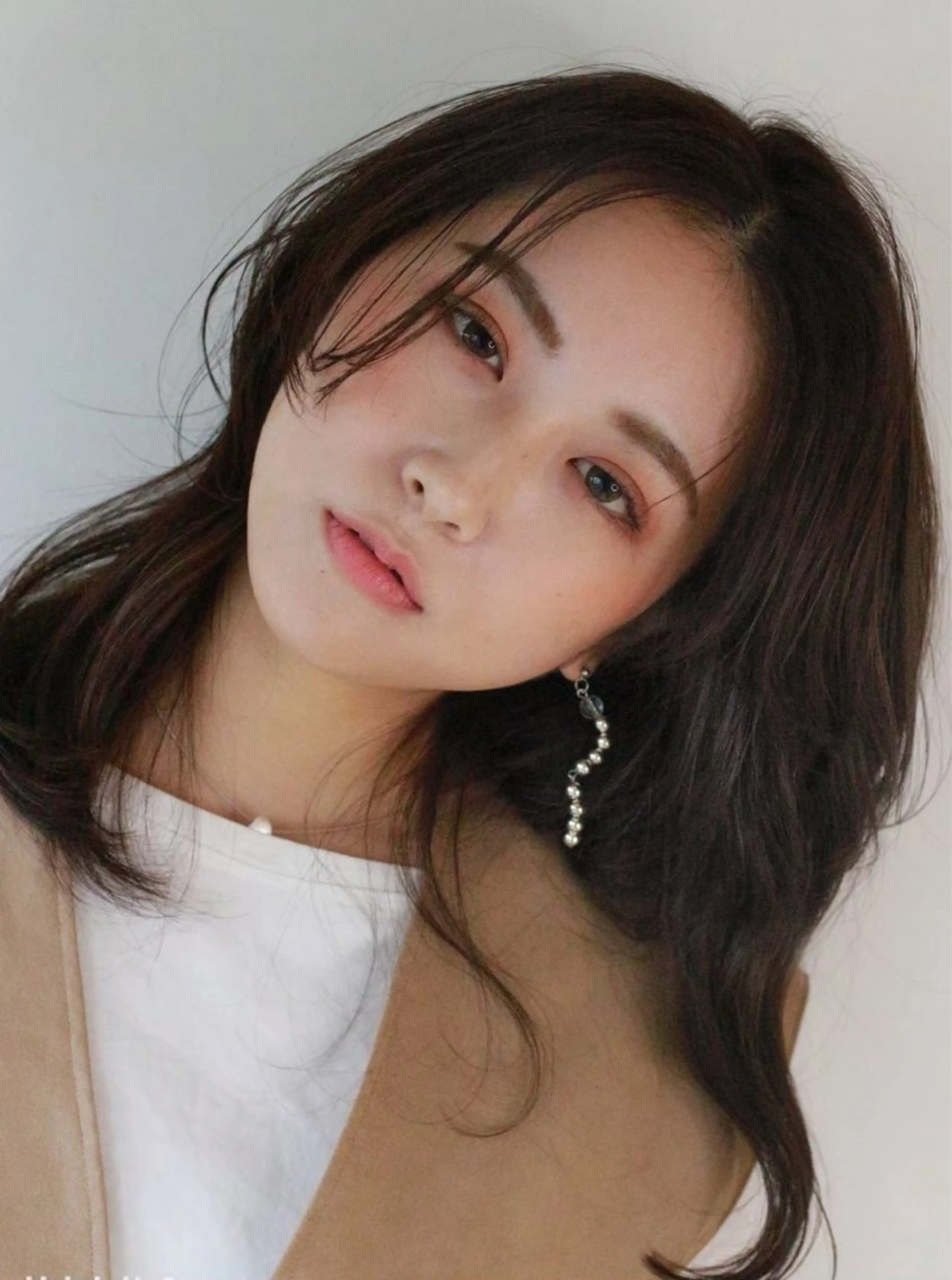 ロング カラー 白土 さくらのヘアスタイル