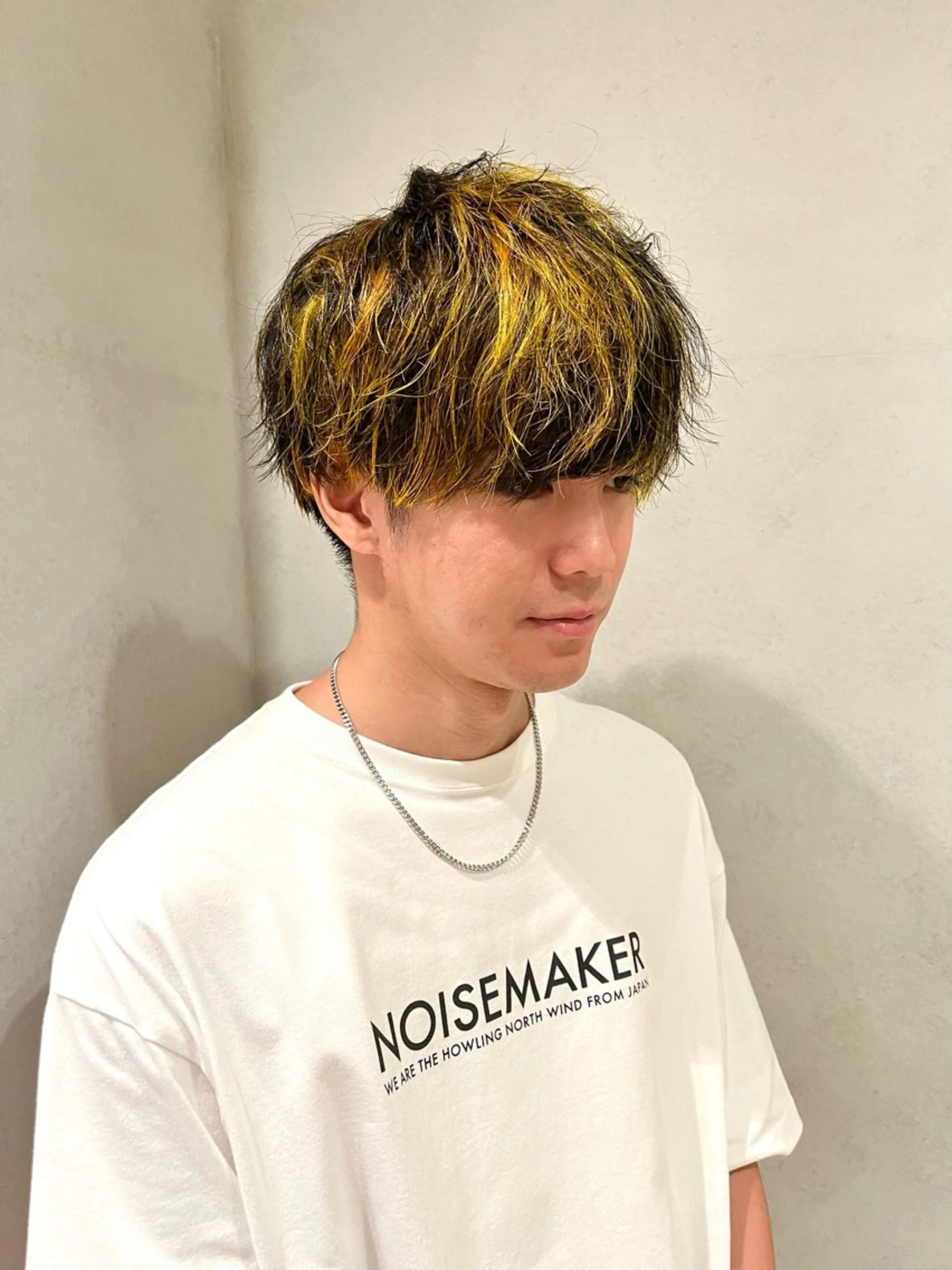 ショート カラー メンズ メンズハイライト メンズパーマ ハイライトカラー イエローカラー ハイライト ヘアカラー 🌿‬ナチュラルヘア /パーマ/蒼真🍃のヘアスタイル