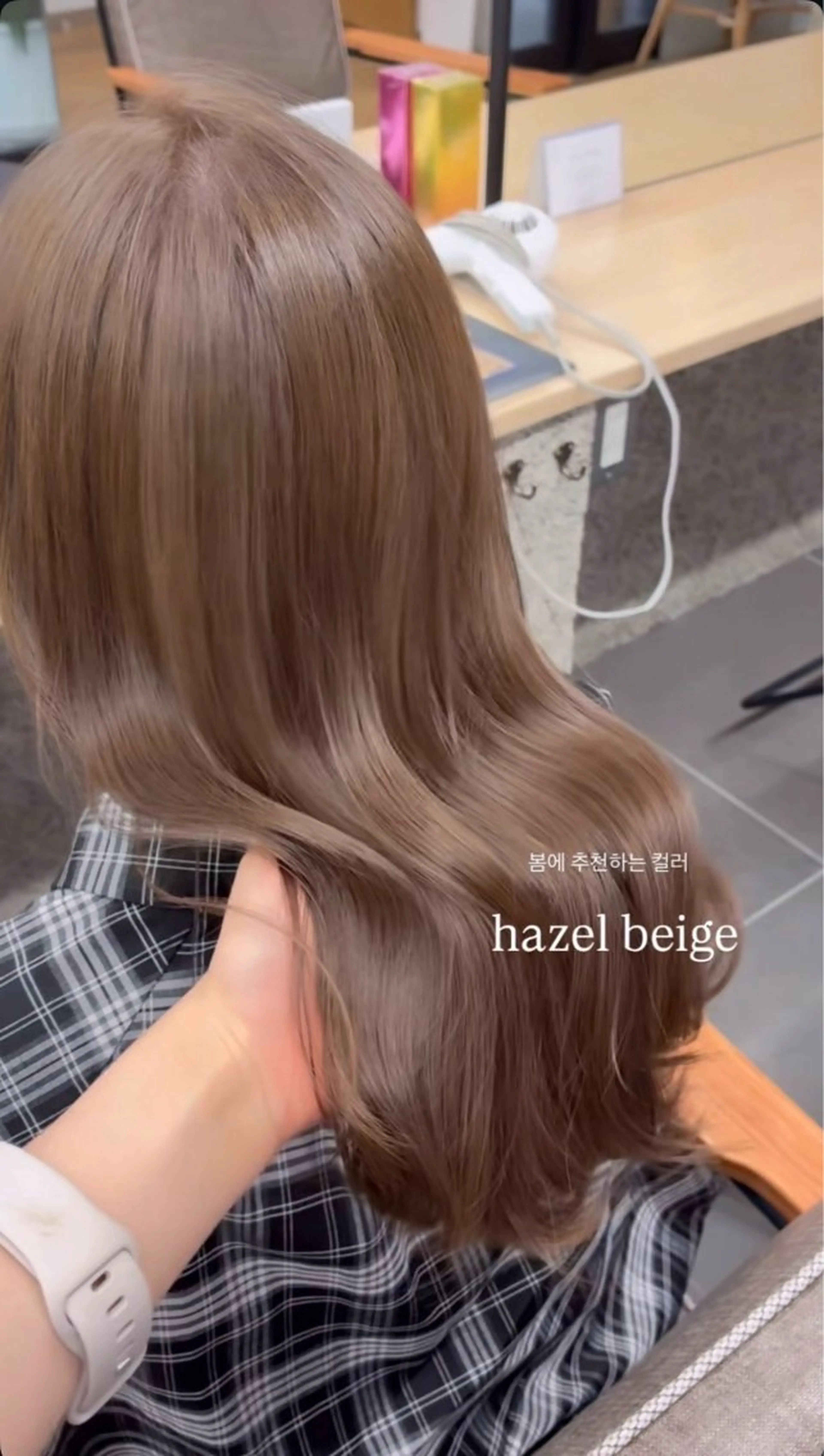 セミロング ヘアカラー nanami🏷🤎 ふんわりカラーのヘアスタイル