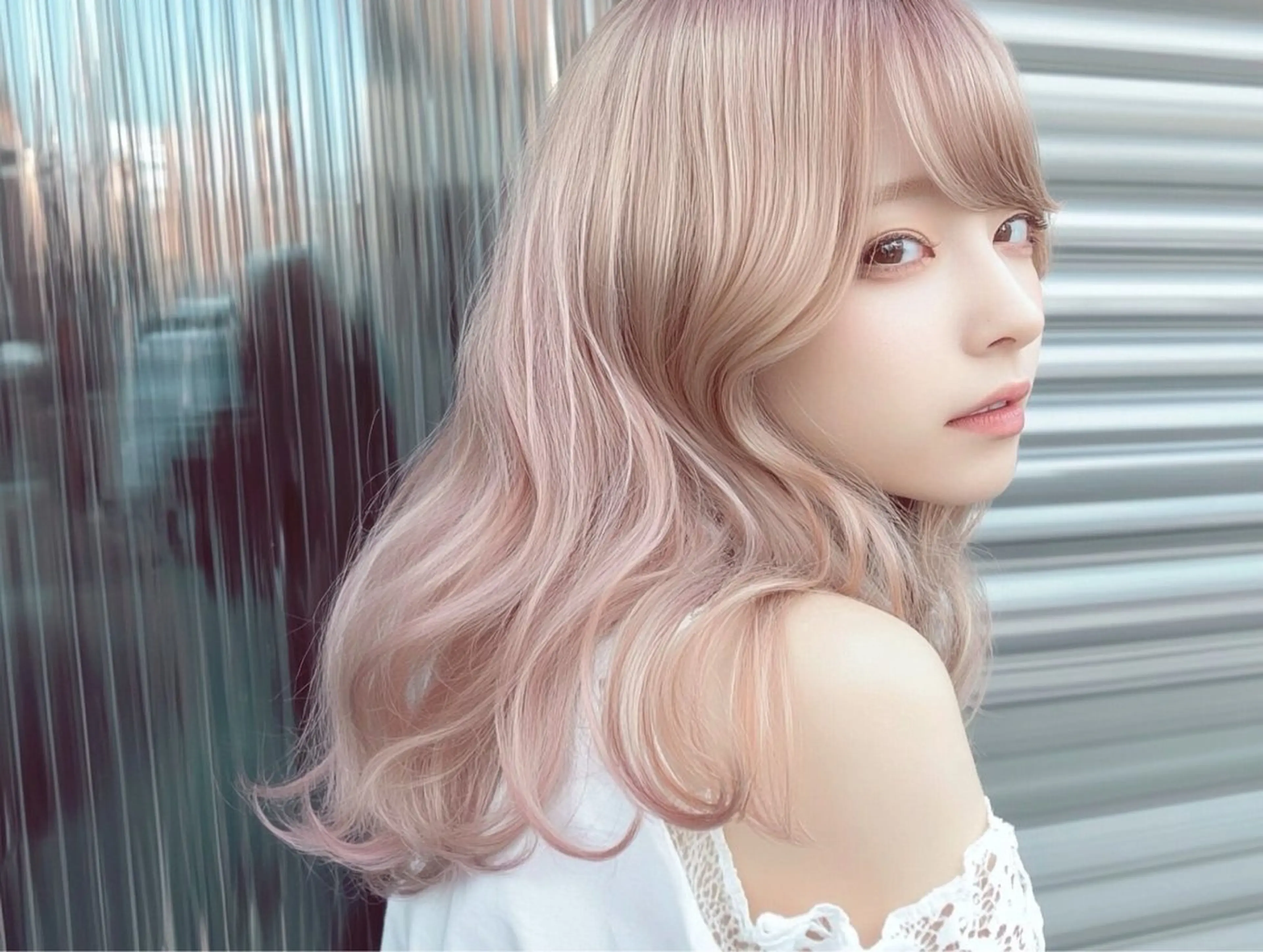 ケアブリーチ＋カラー＋バイカルテトリートメント【超音波アイロン付き】　［バレイヤージュ、ハイライトなど＋3000円​〜​］の写真