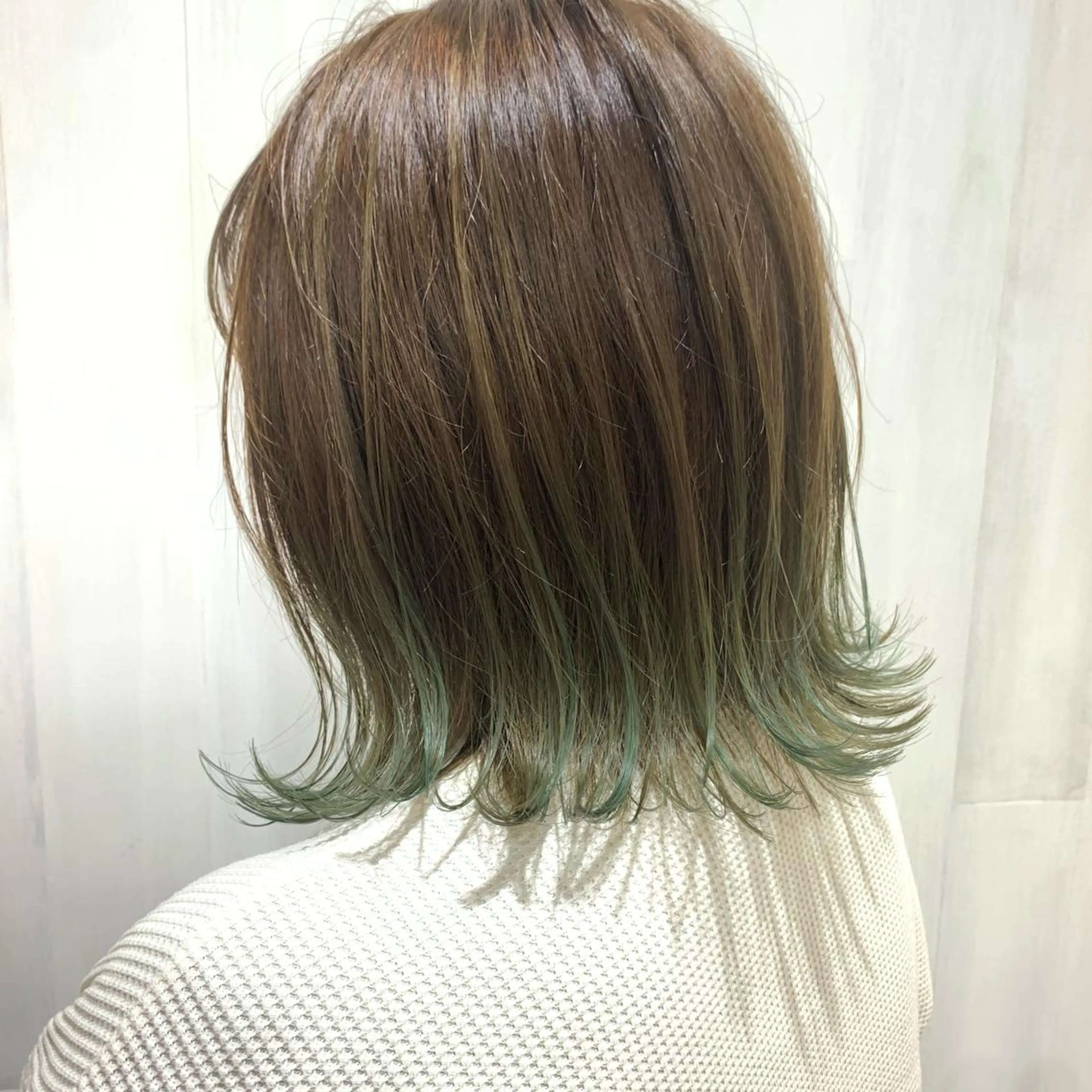 ミディアム カラー 松永 夏のヘアスタイル