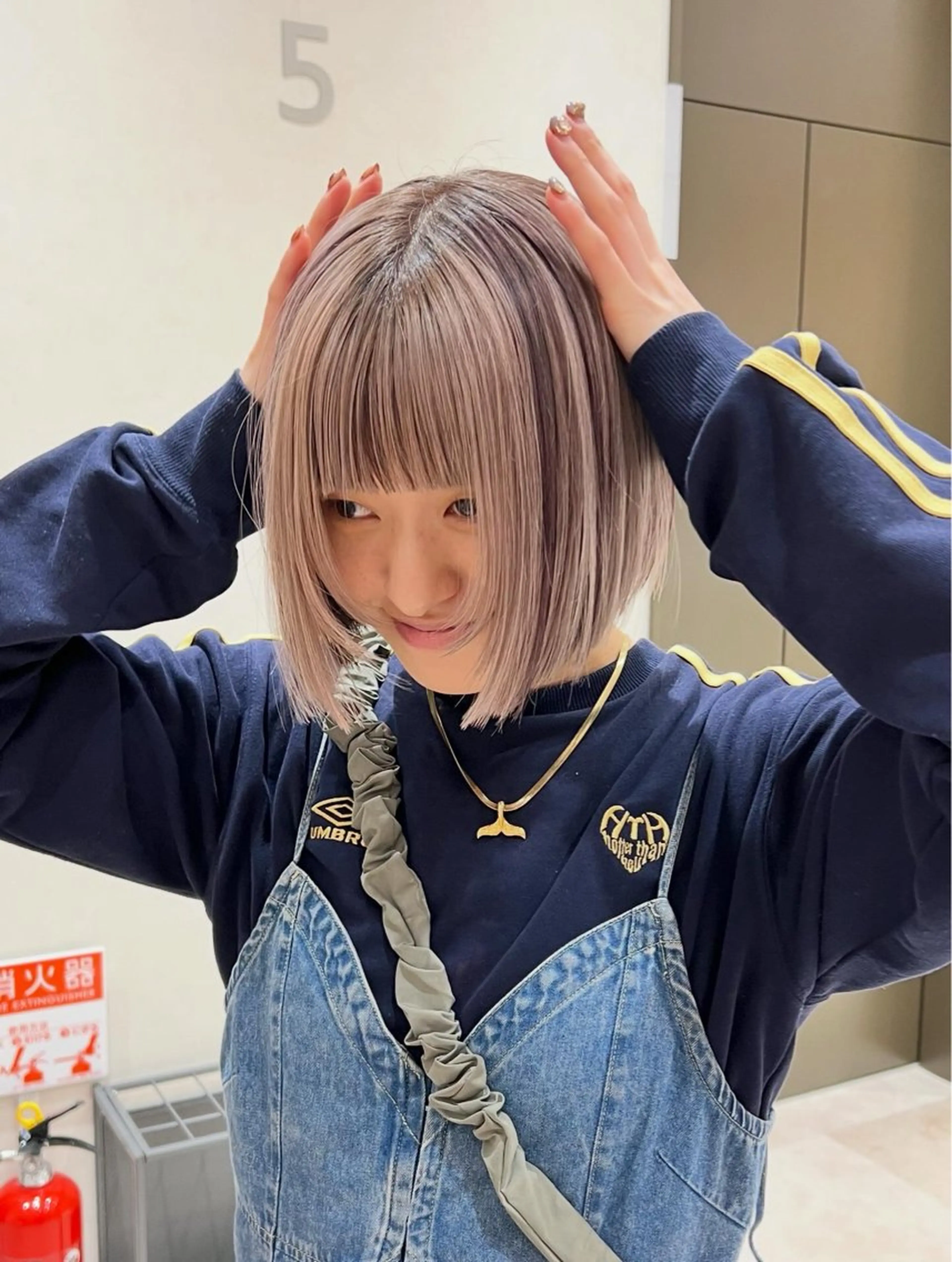 ショート カラー ブリーチ ボブ 泉 愛美のヘアスタイル