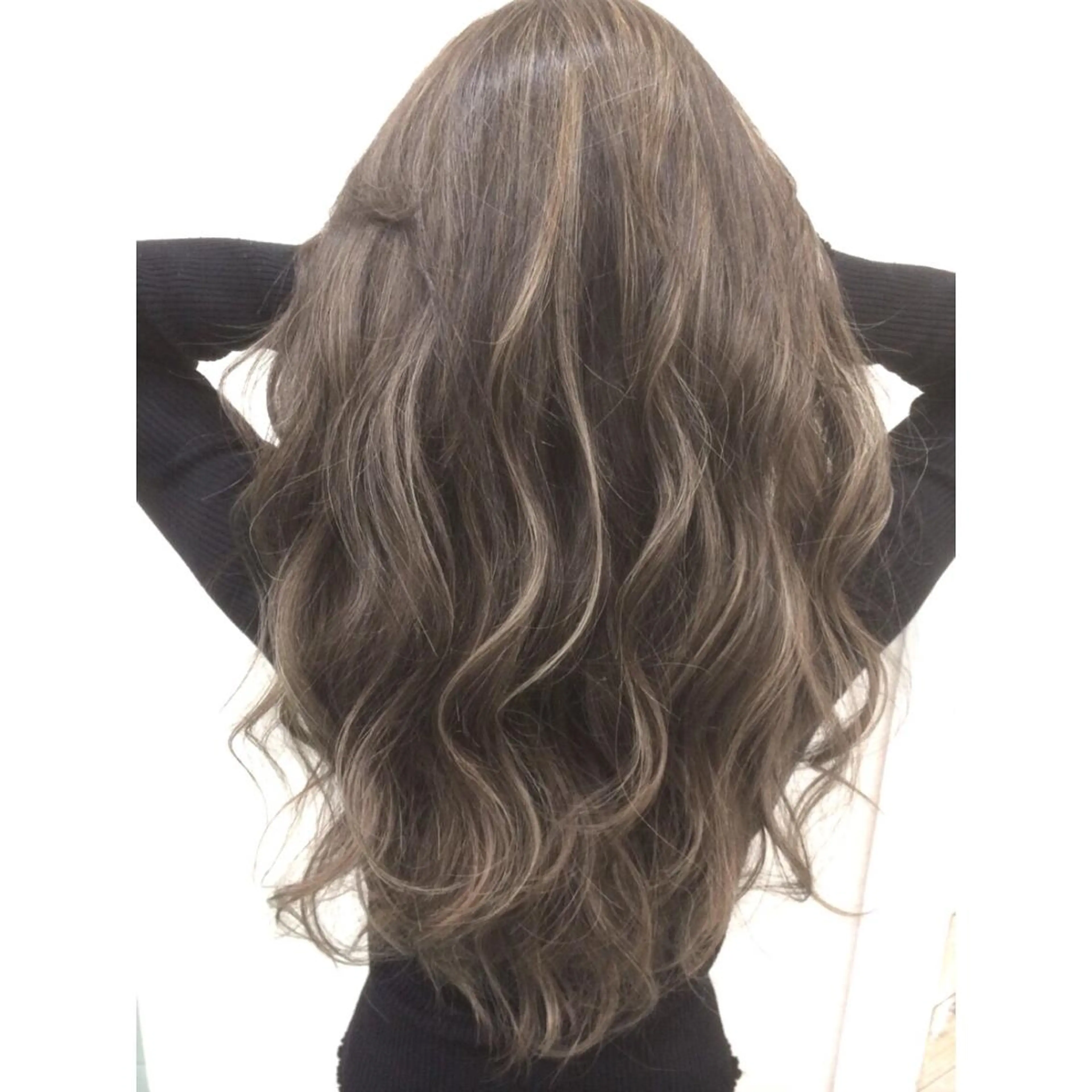 ロング カラー ベージュカラー 井上 一平のヘアスタイル