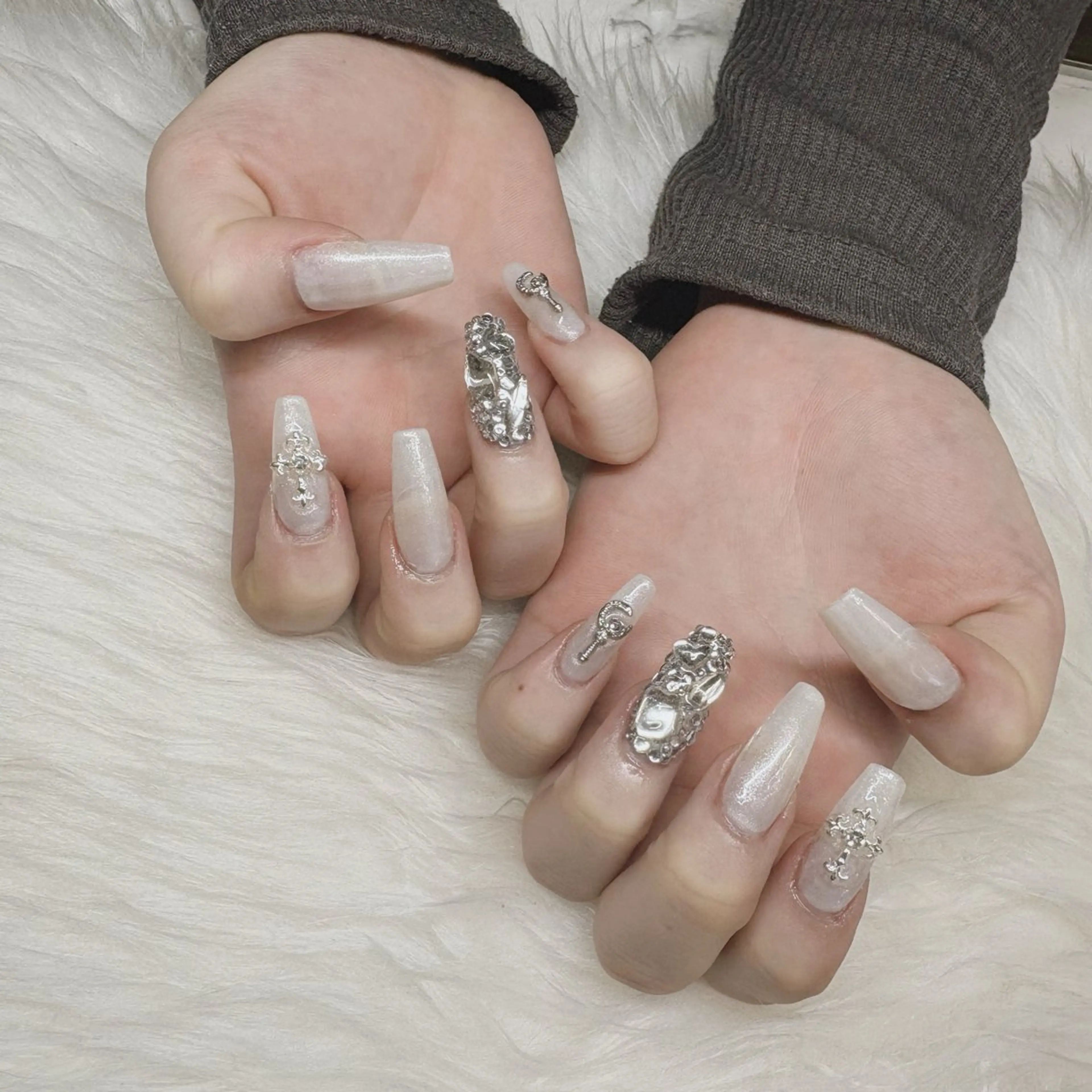 ロング see love gritterのネイルデザイン