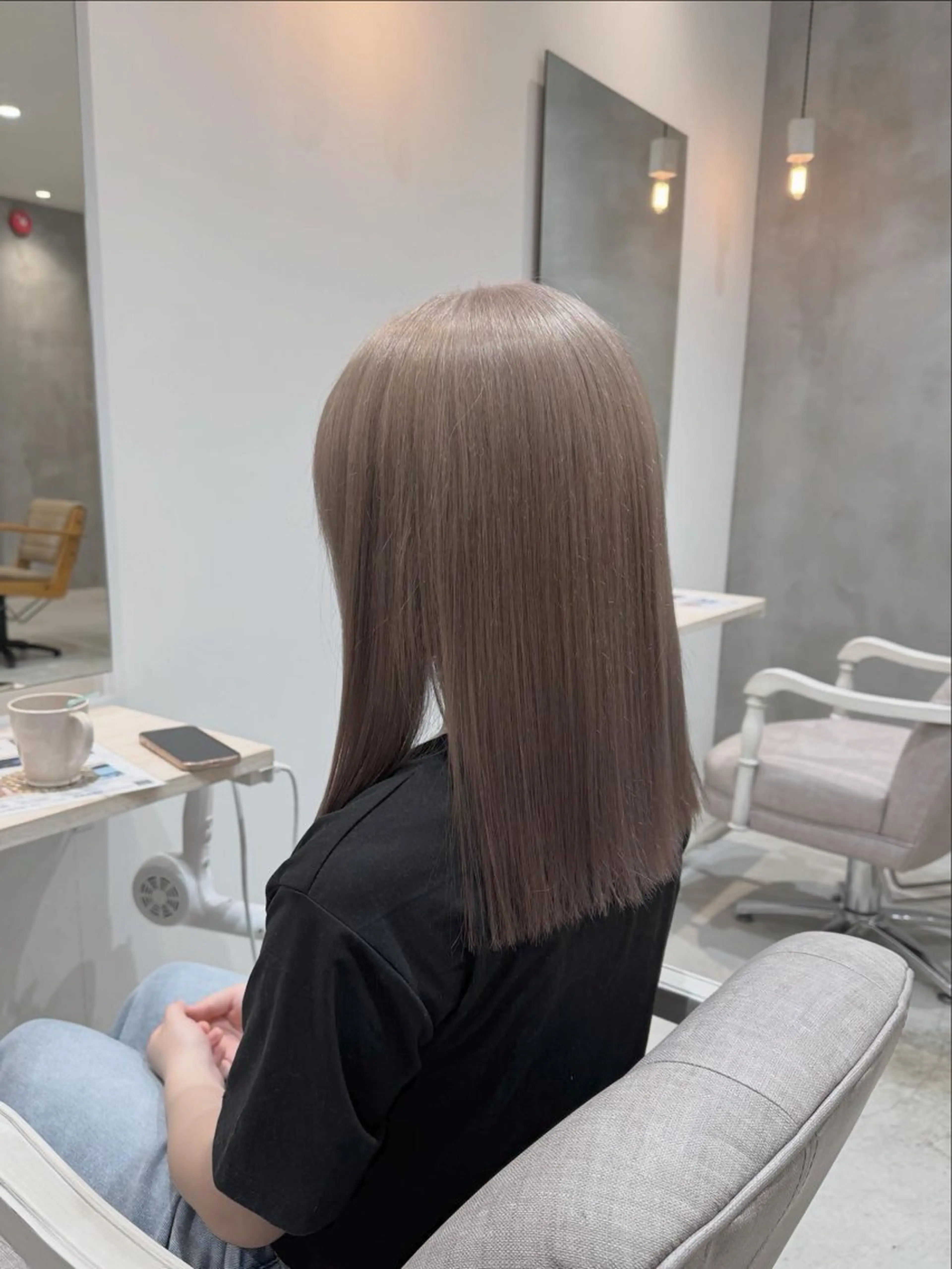 セミロング カラー セミロングパーマ バレイヤージュ ベージュカラー ブリーチ ブロンド ほの カラー特化/ ブリーチ/ボブのヘアスタイル