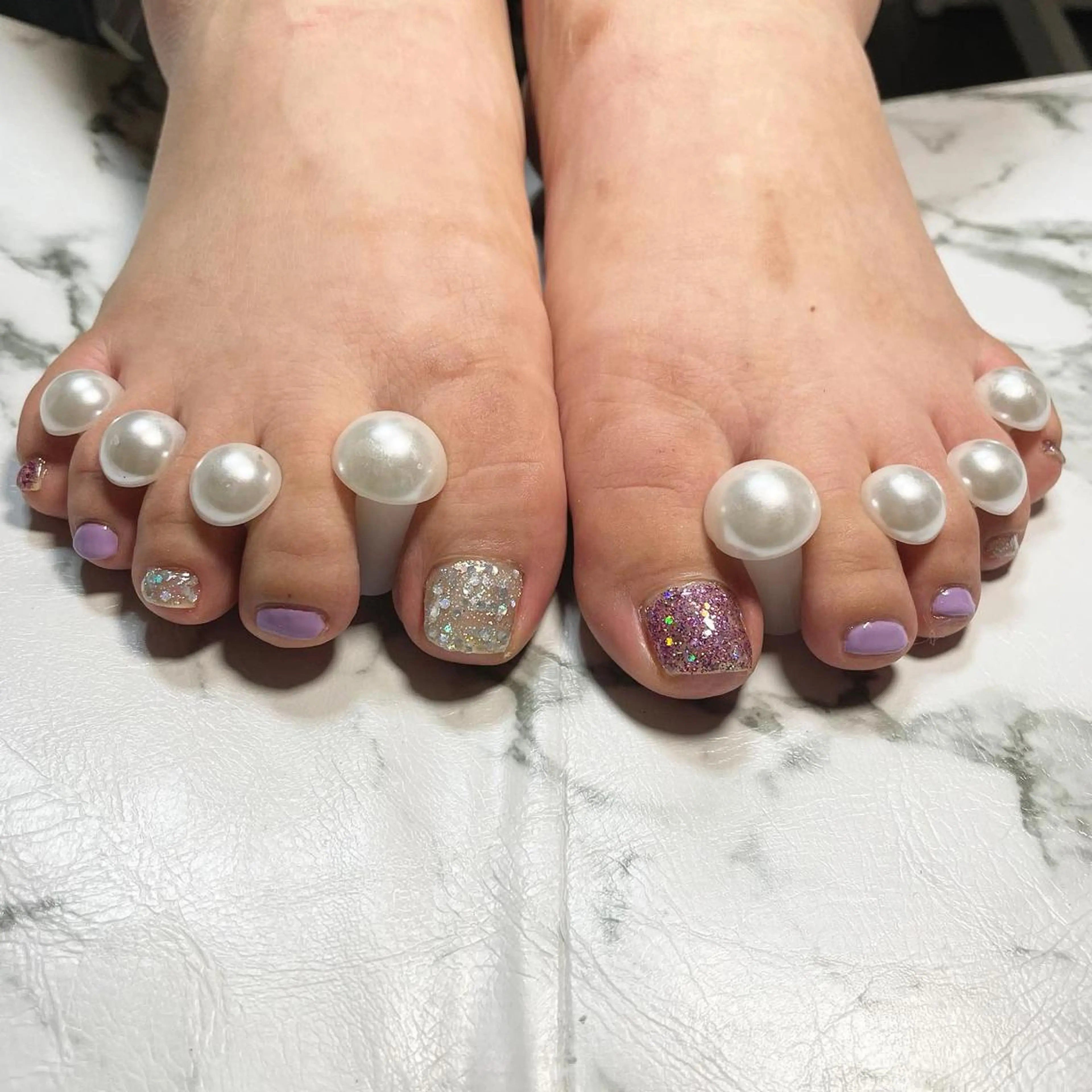 ネイル フットネイル キラキラネイル Momo nailsalonのネイルデザイン