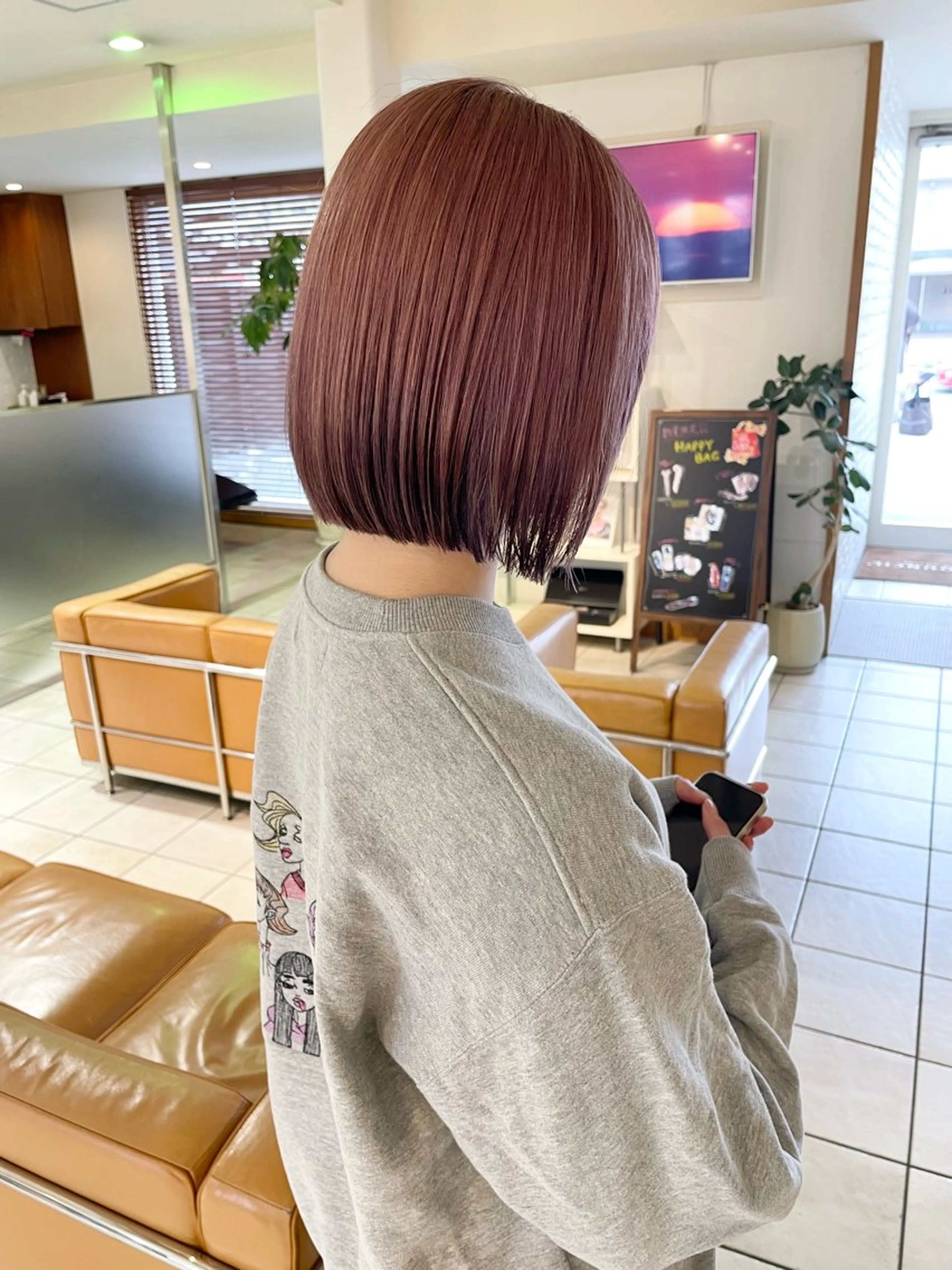 ショート カラー 切りっぱなしボブ ボブ 💫レイヤーカット 💫ブリーチ💫サキのヘアスタイル