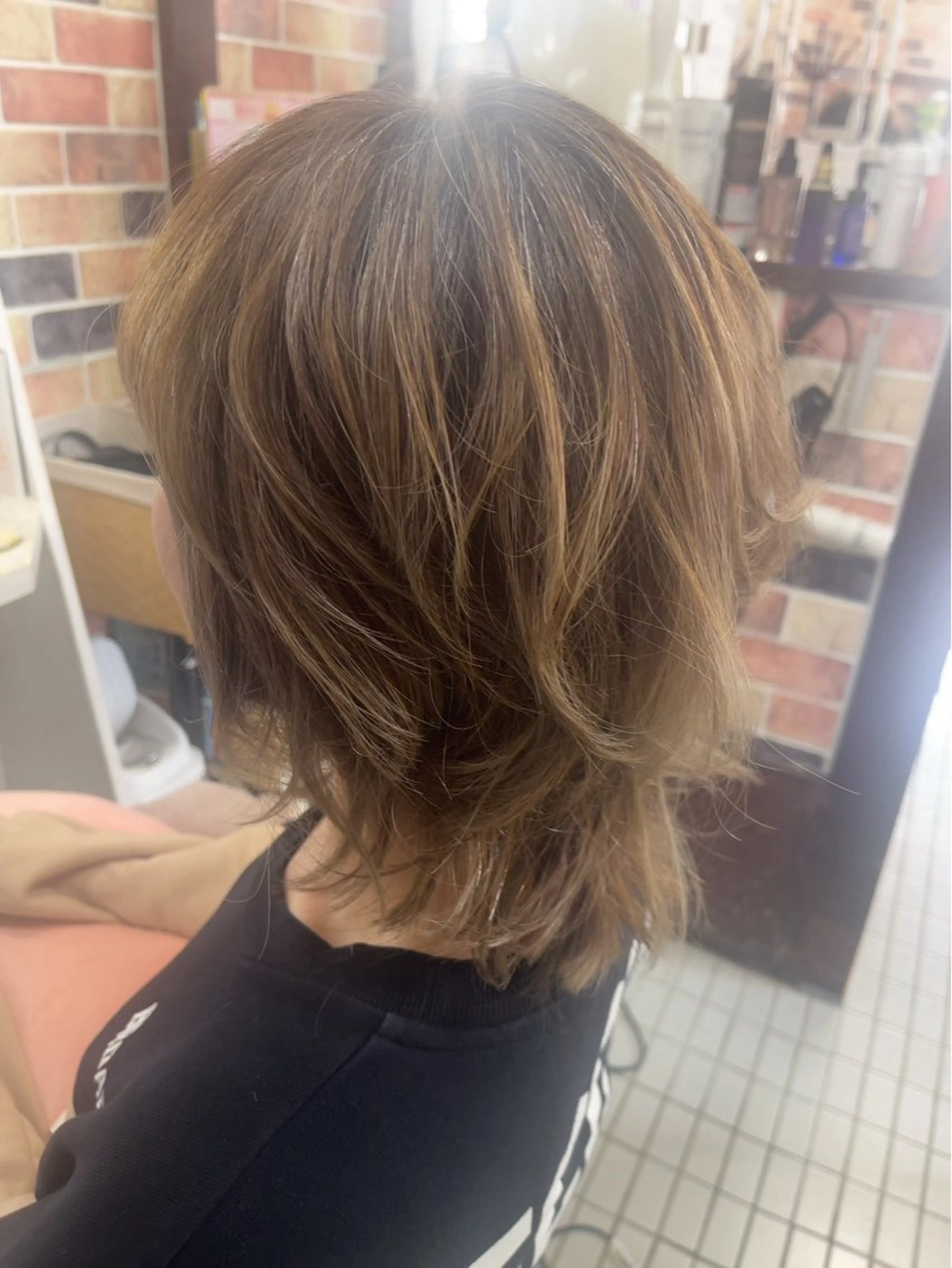 ミディアム ヘアサロン ユリのヘアスタイル