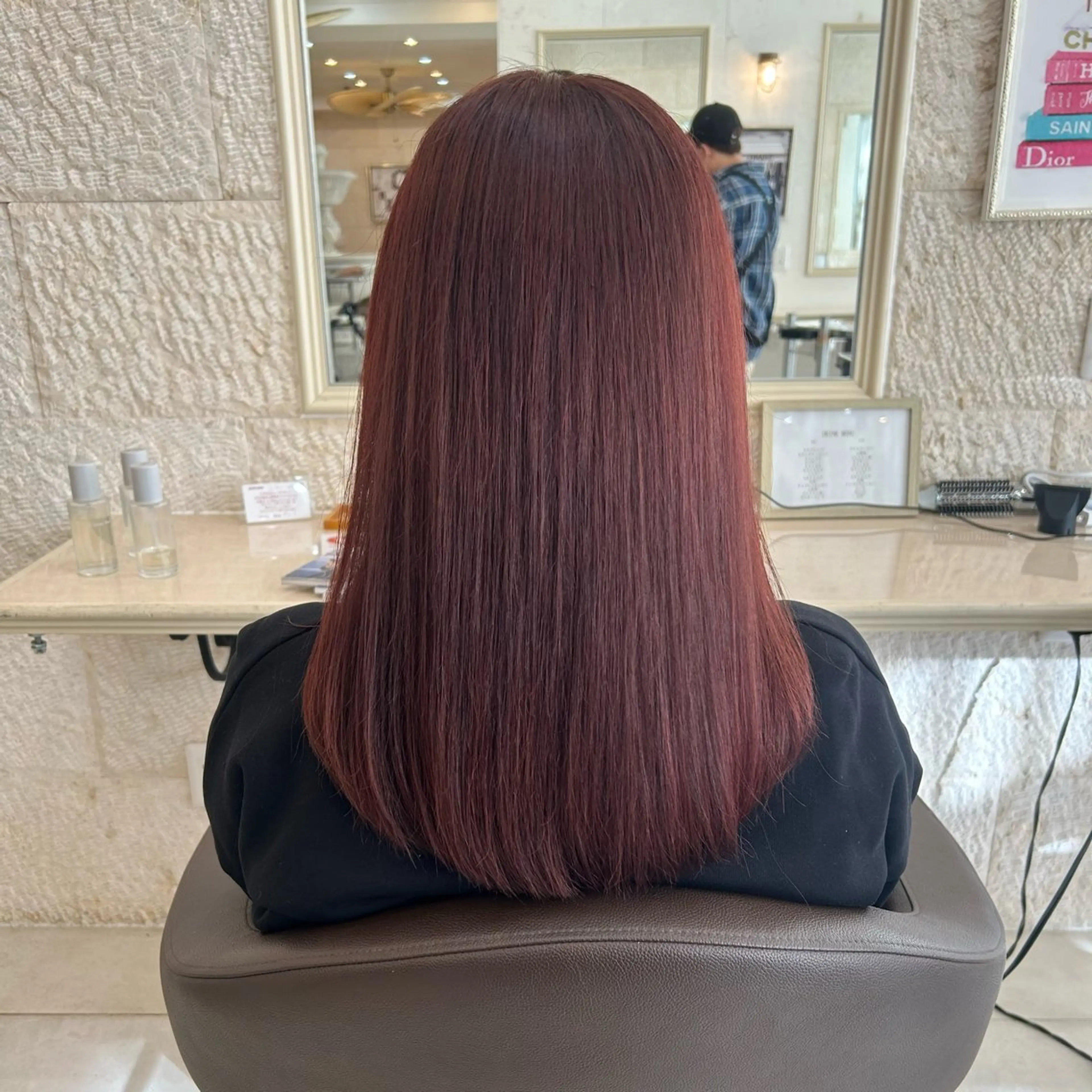 セミロング カラー ブリーチ ピンクカラー 安原 百愛のヘアスタイル