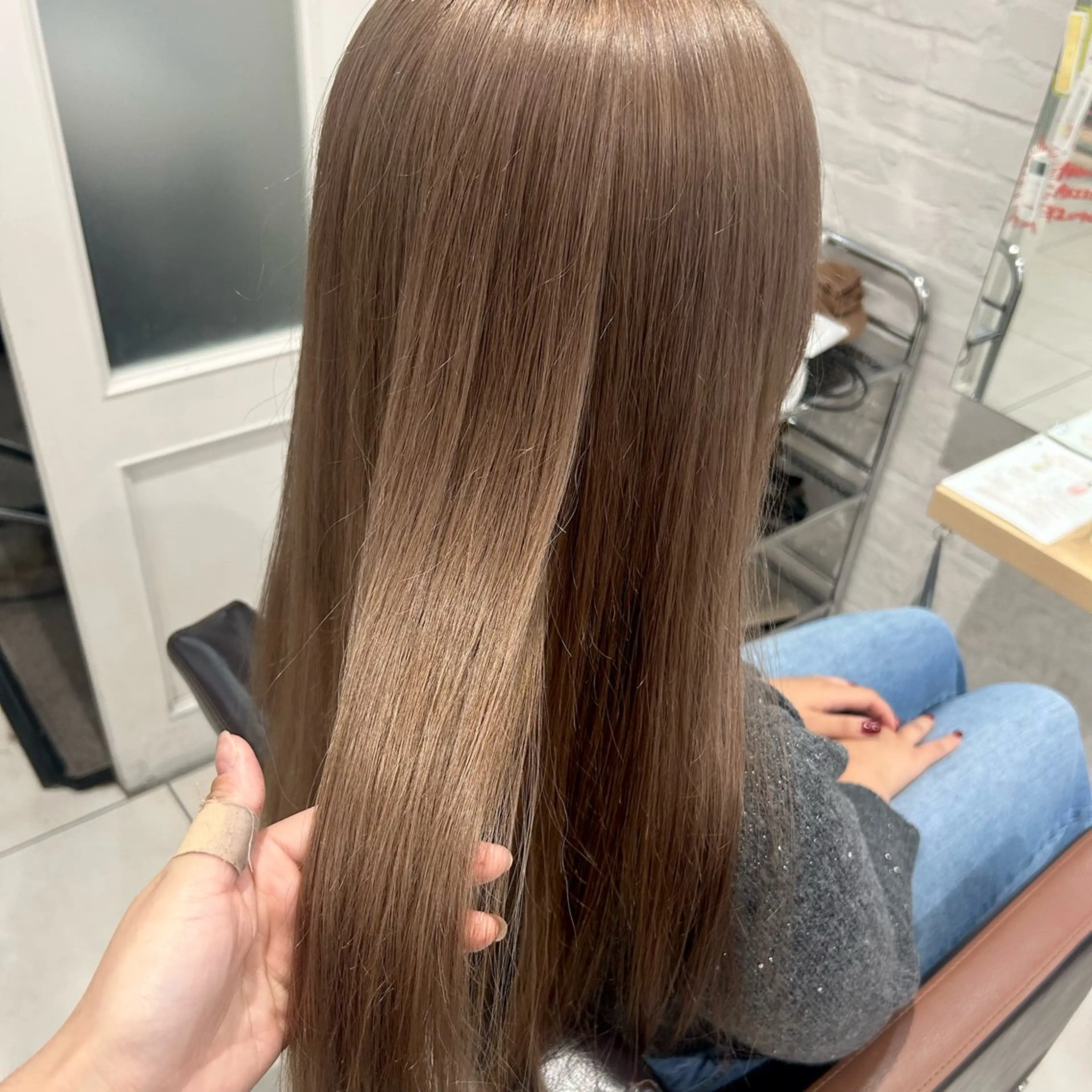 ロング 🍂透明感ベージュ カラー🍂森部杏菜のヘアスタイル