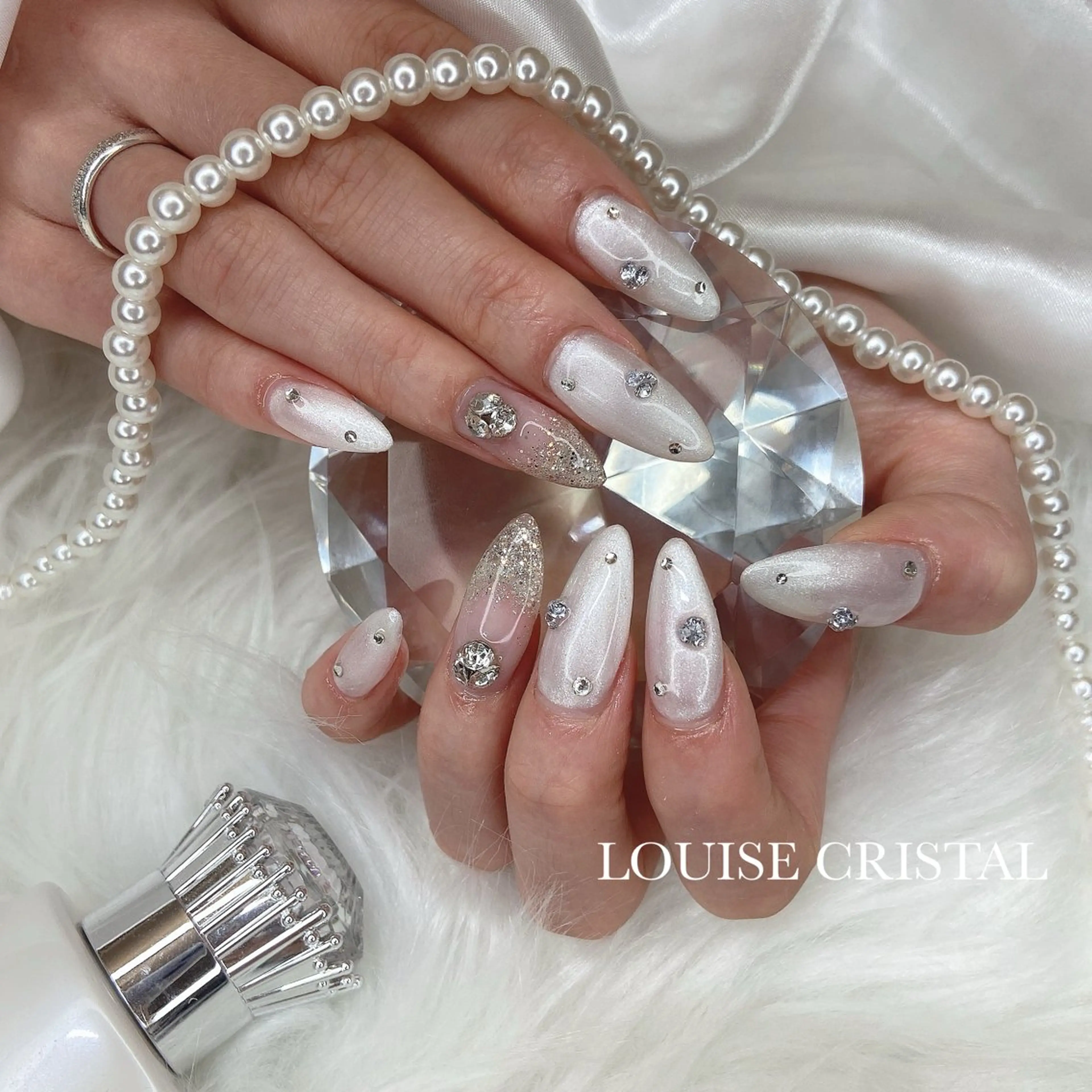 ネイル ハンドネイル LOUISE CRYSTALのネイルデザイン