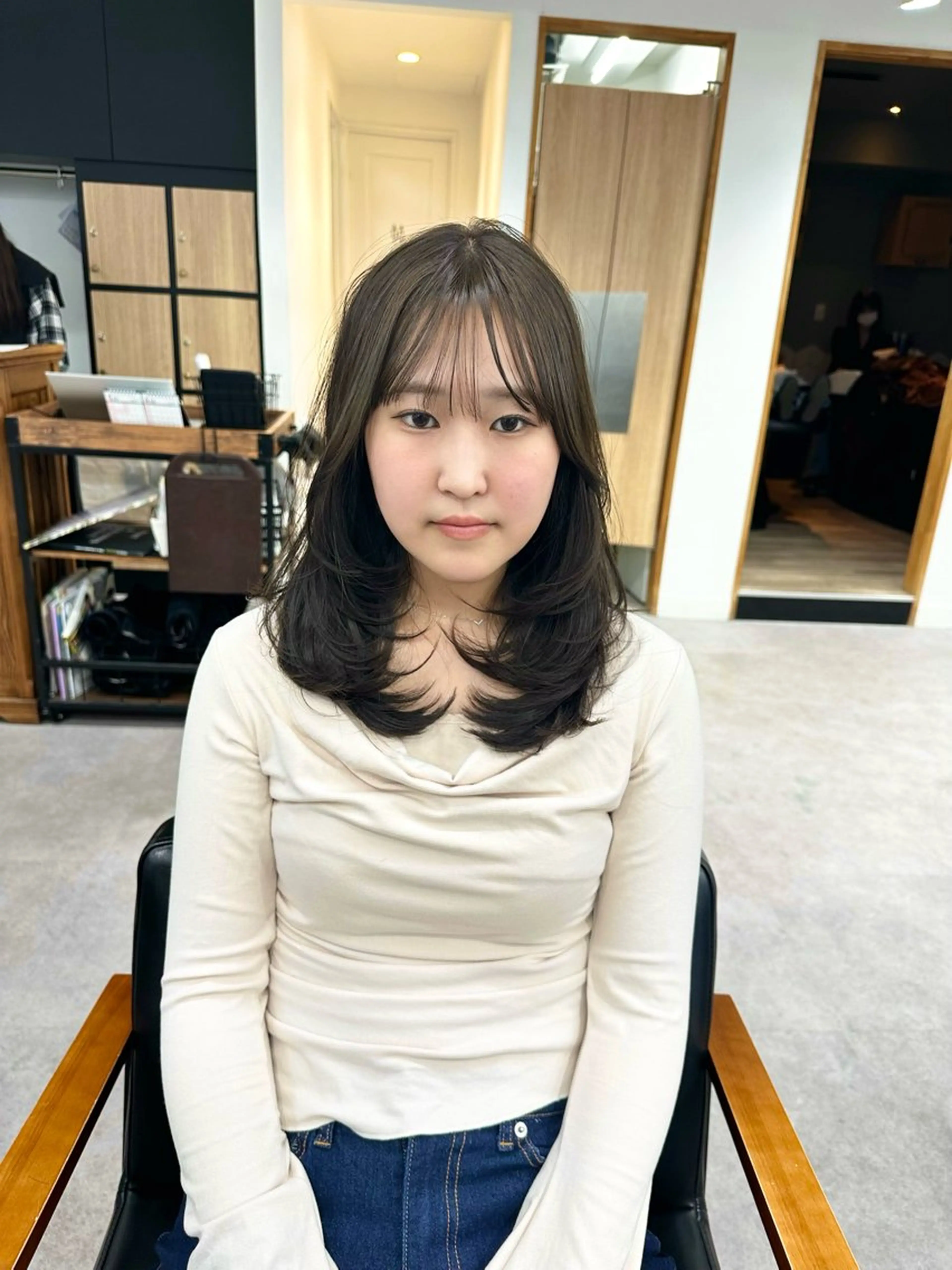 セミロング カラー パーマ ヘアアレンジ キッズ カット ヘアカラー レイヤーカット／顔周 りカット/縮毛矯正のヘアスタイル