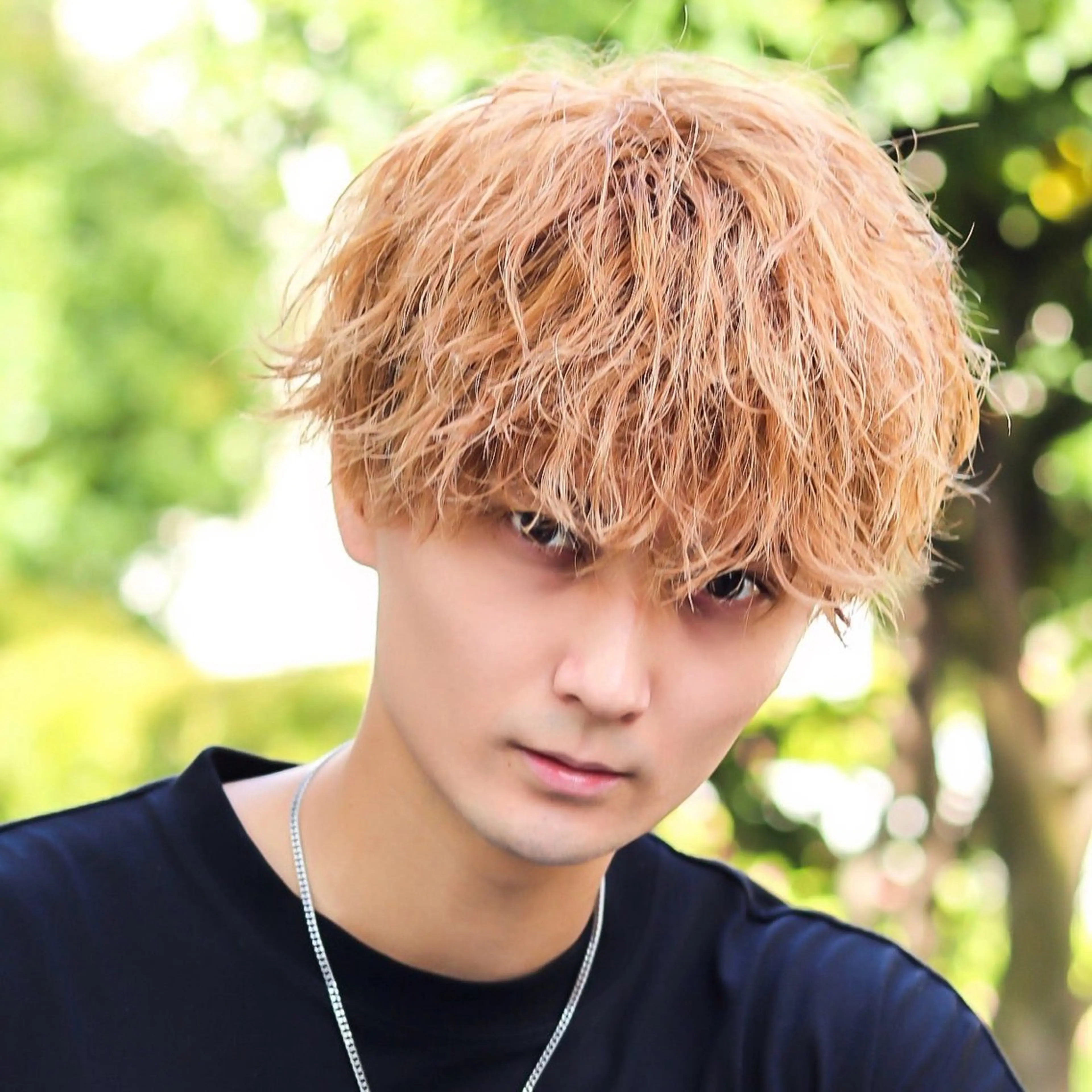 ミディアム カラー メンズ カット ヘアカラー トリートメント 渋谷のブリーチカラー シェフ🧑‍🍳蓮のヘアスタイル