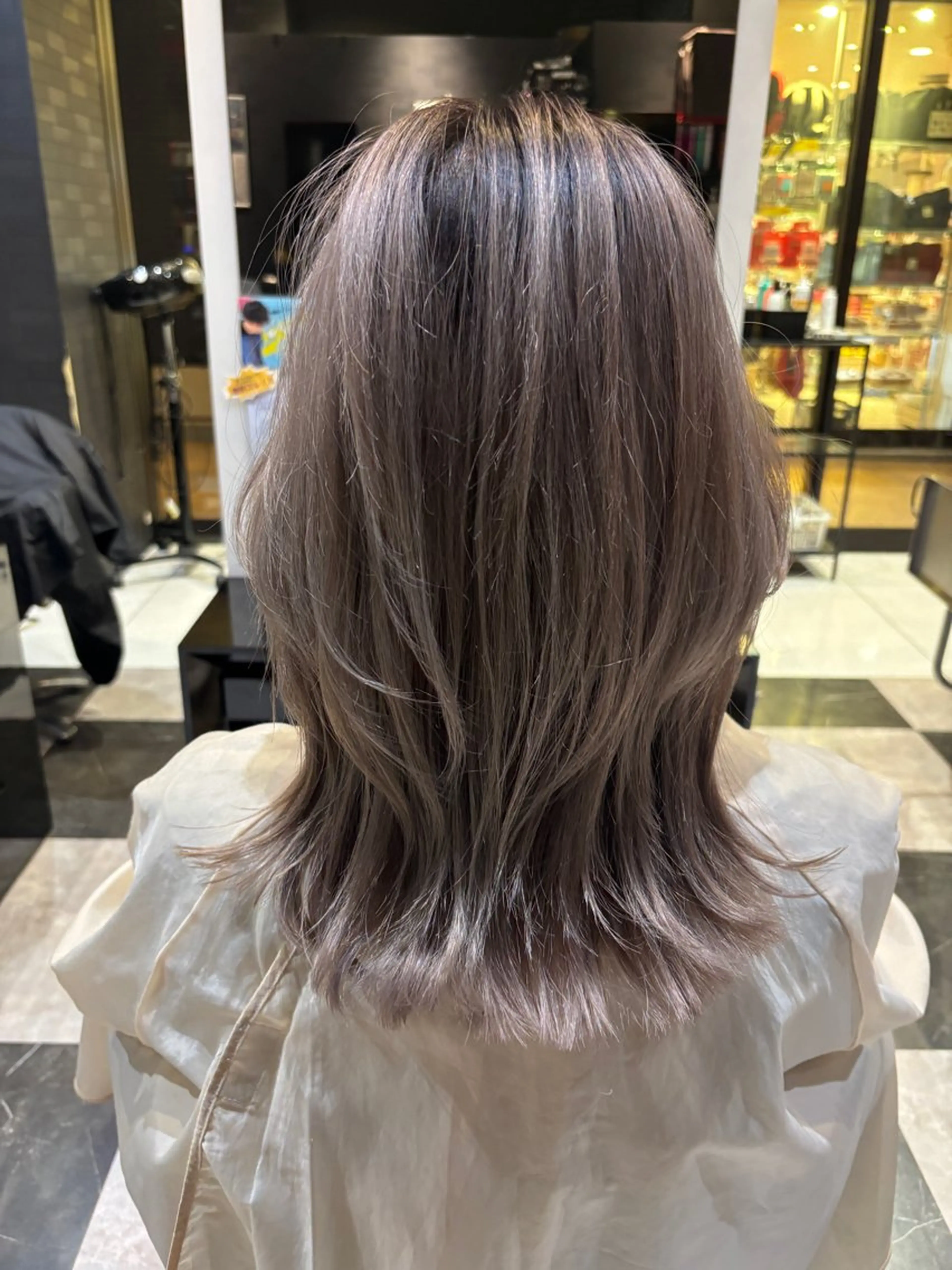 ミディアム レイヤーカット カット ブリーチ/ヘアケア/ 艶髪/イギチハルのヘアスタイル