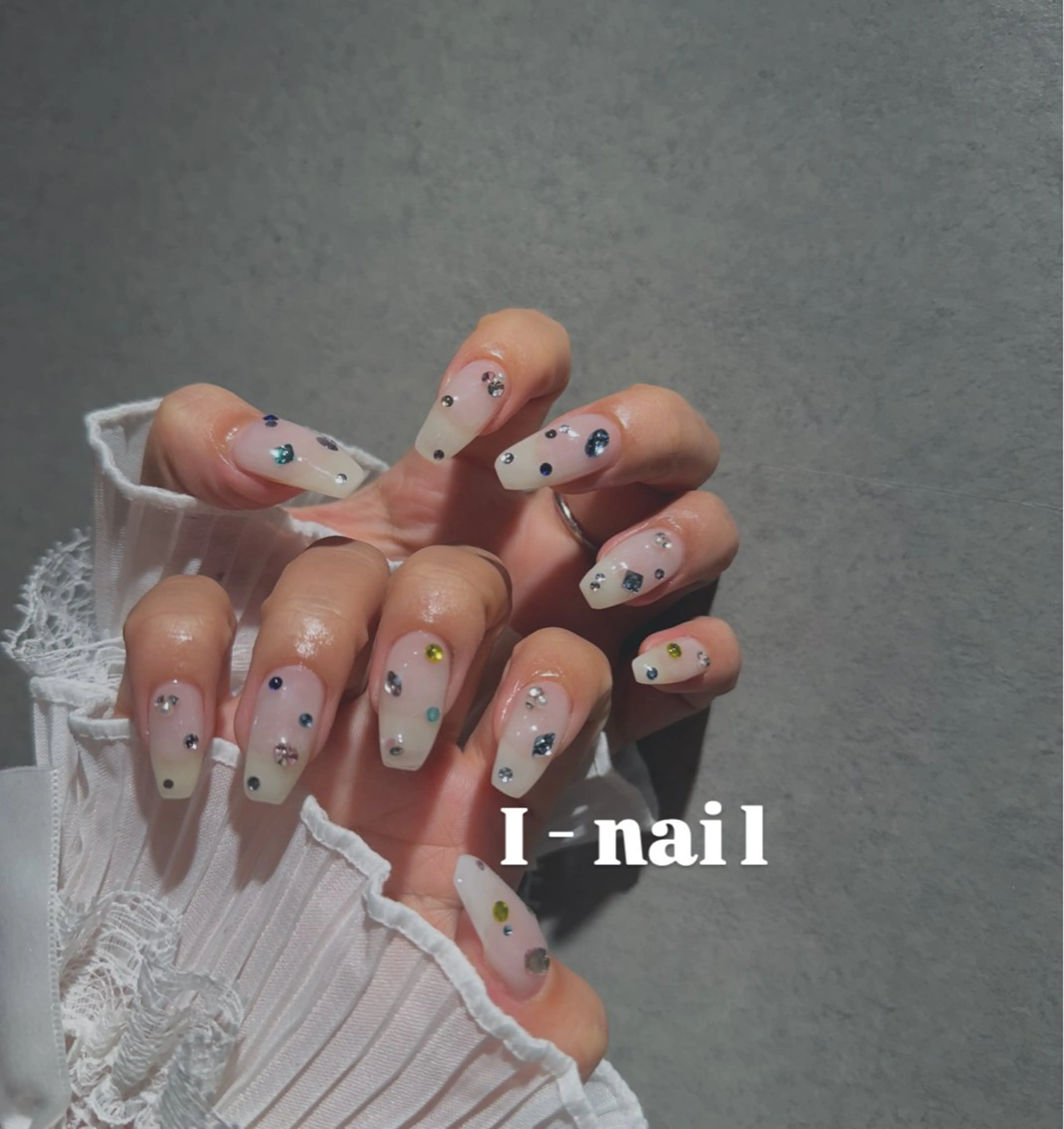 ネイル I-nailロング /ワンホン/キラキラのネイルデザイン