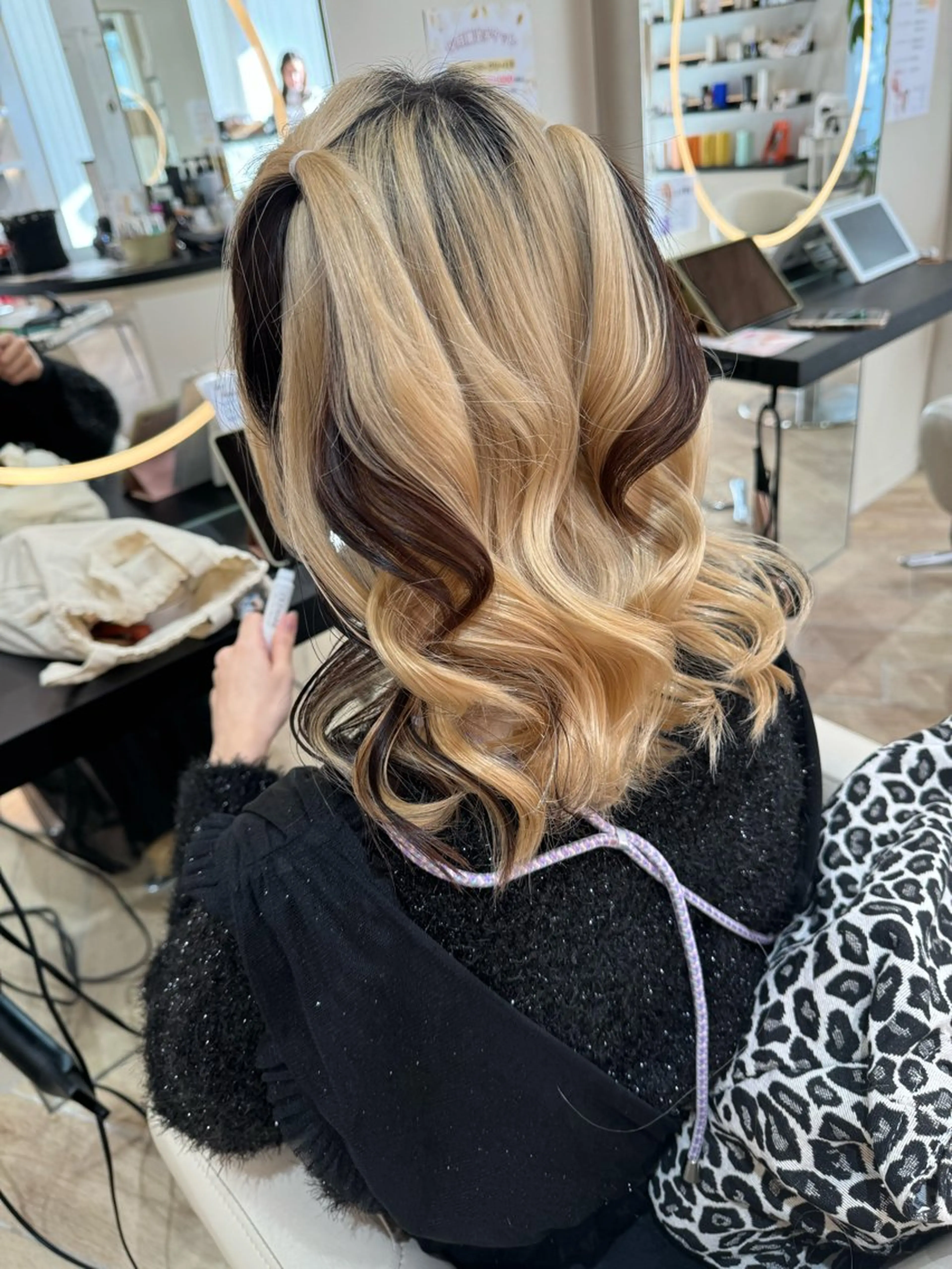 セミロング ヘアアレンジ 垢抜け/レイヤー/ ハイトーン/アスナのヘアスタイル