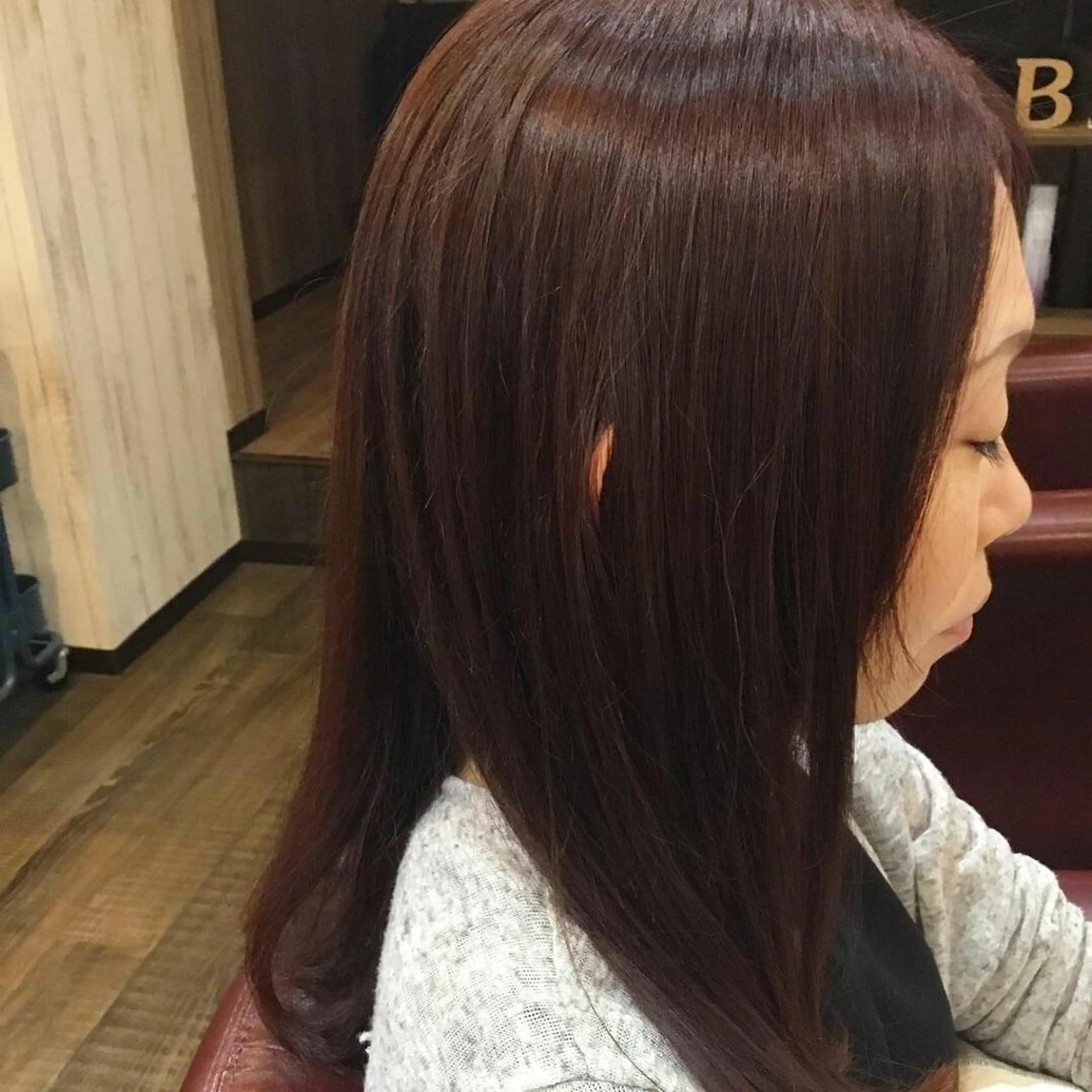 セミロング カラー embrace エンブレイスのヘアスタイル