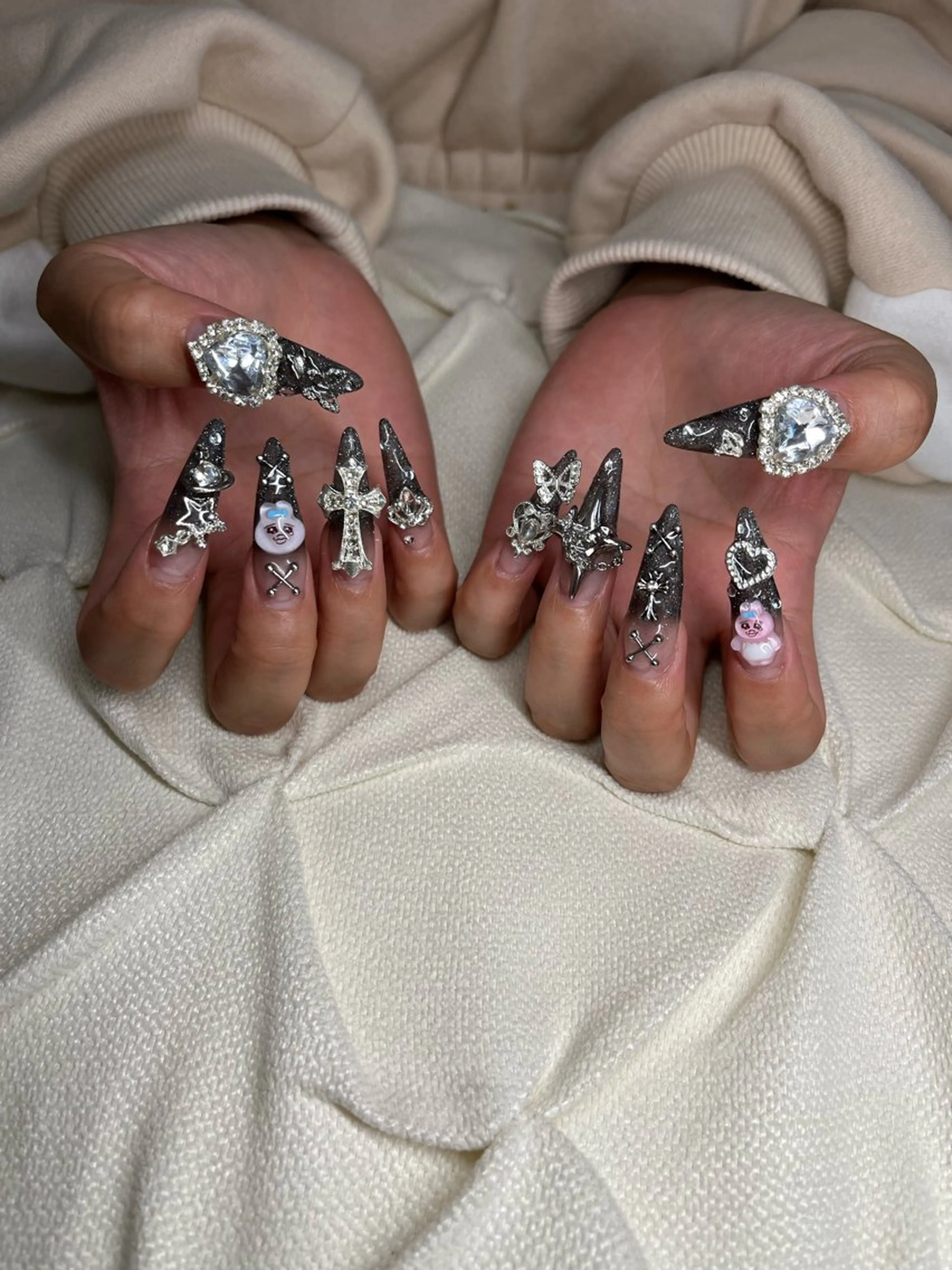 ネイル nail.salon .Reversalのネイルデザイン