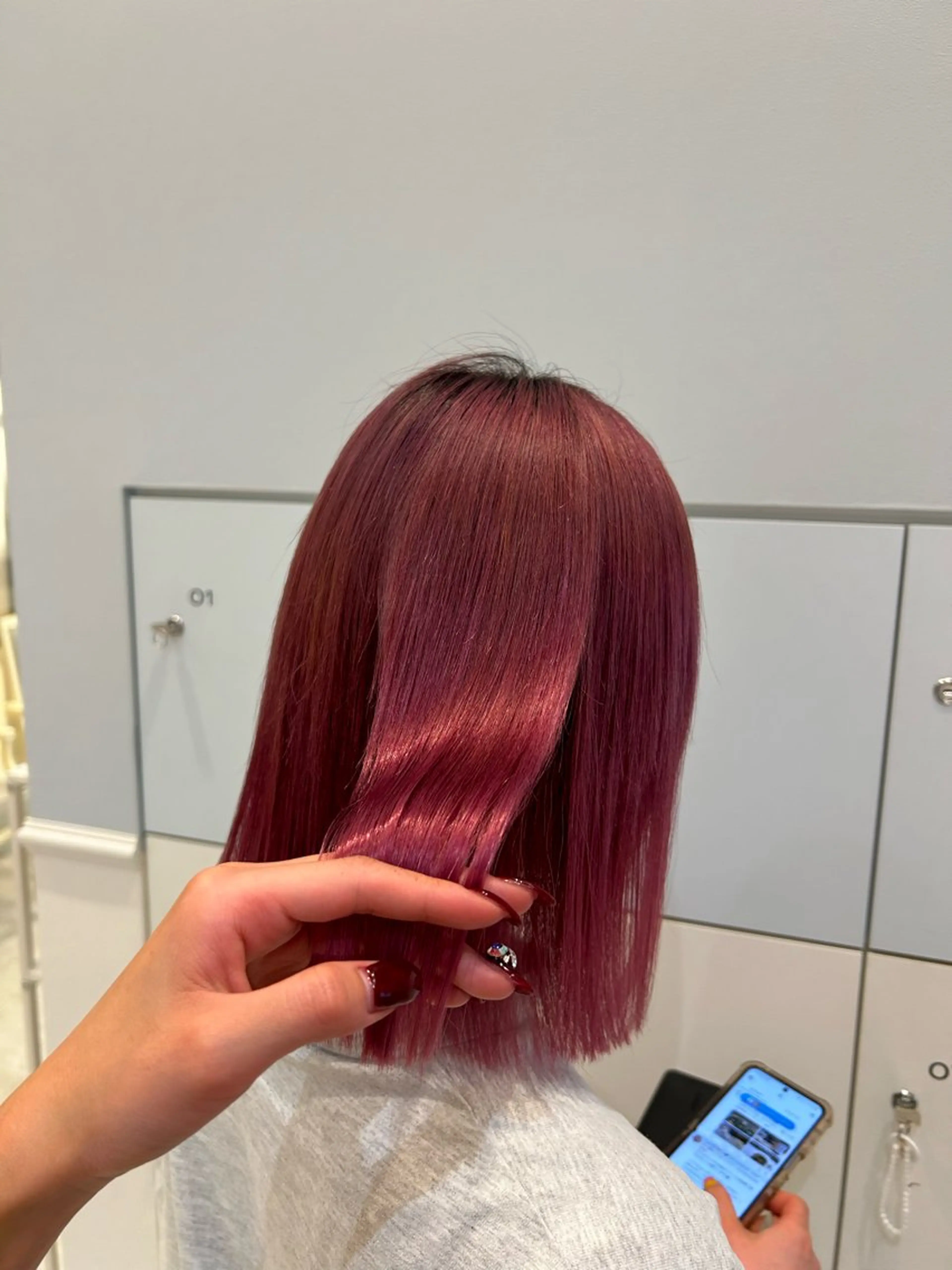 ミディアム カラー 西澤 咲輝のヘアスタイル