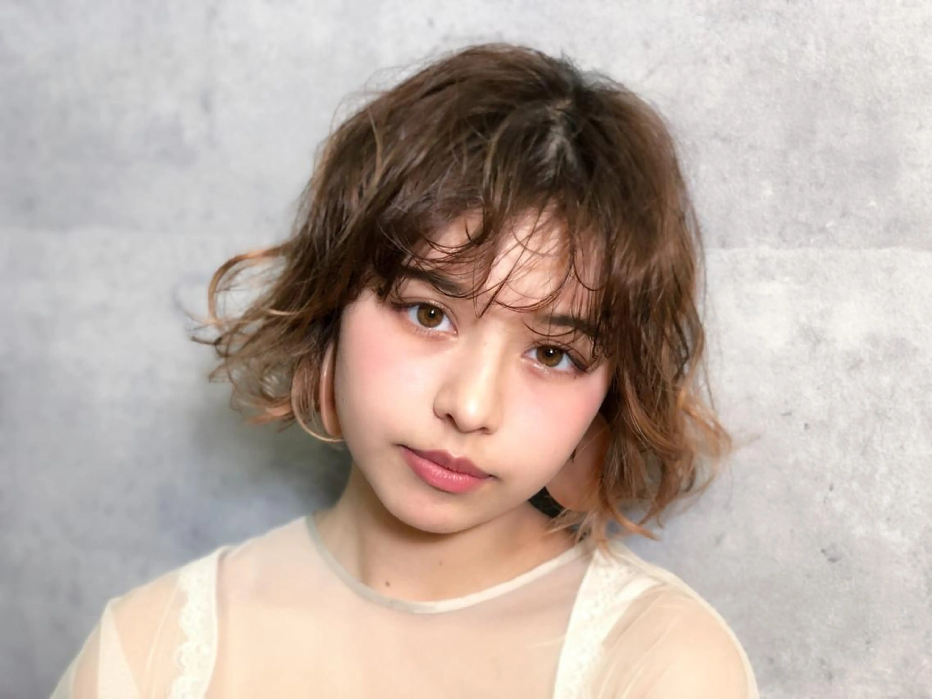 ショート パーマ ヘアアレンジ 顔周りレイヤー/韓国 ブリーチminamiのヘアスタイル