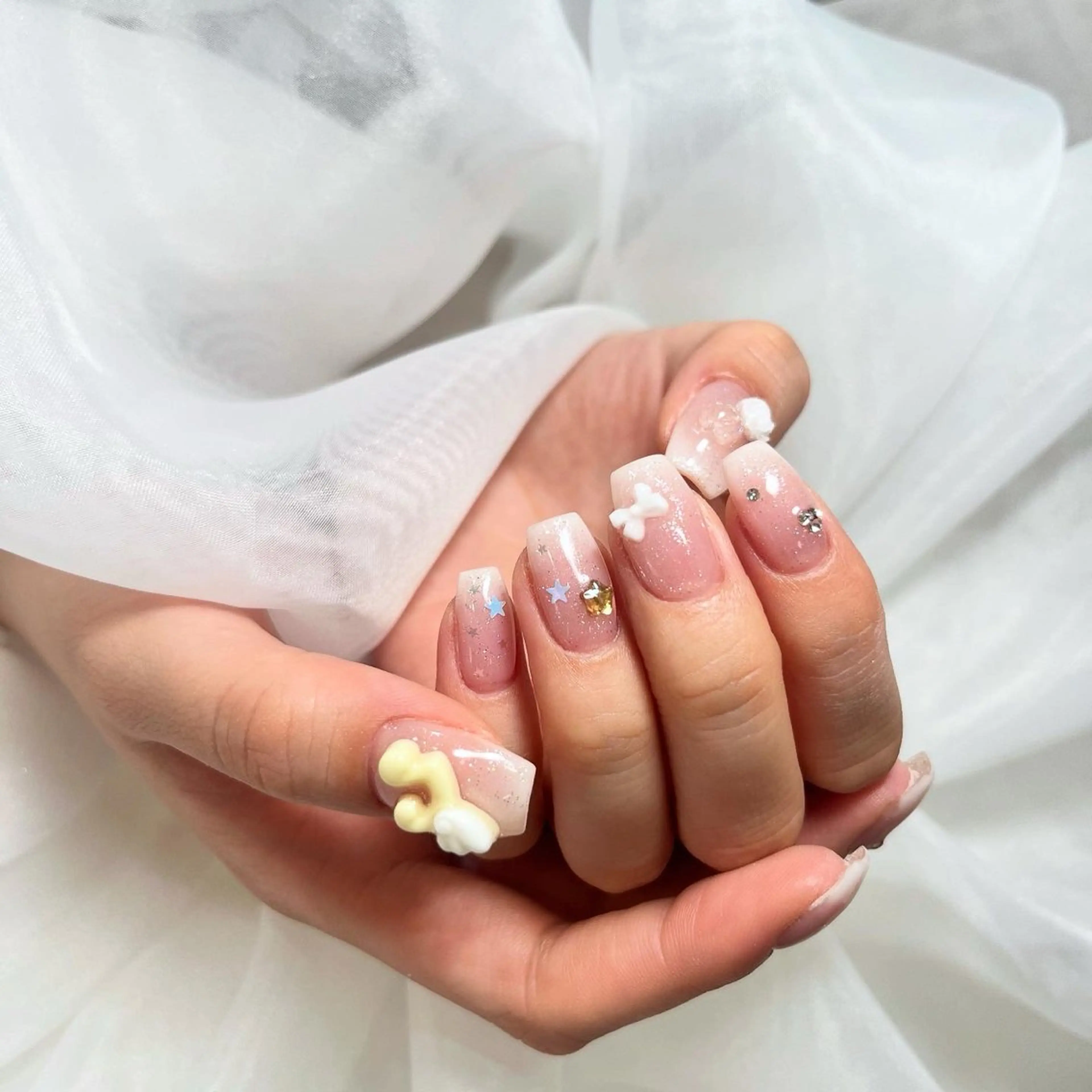 ネイル ガーリー グラデーション ラメ(グリッター) ハンドネイル éclat-nail salon-所属・松本 ゆみかのネイルデザイン