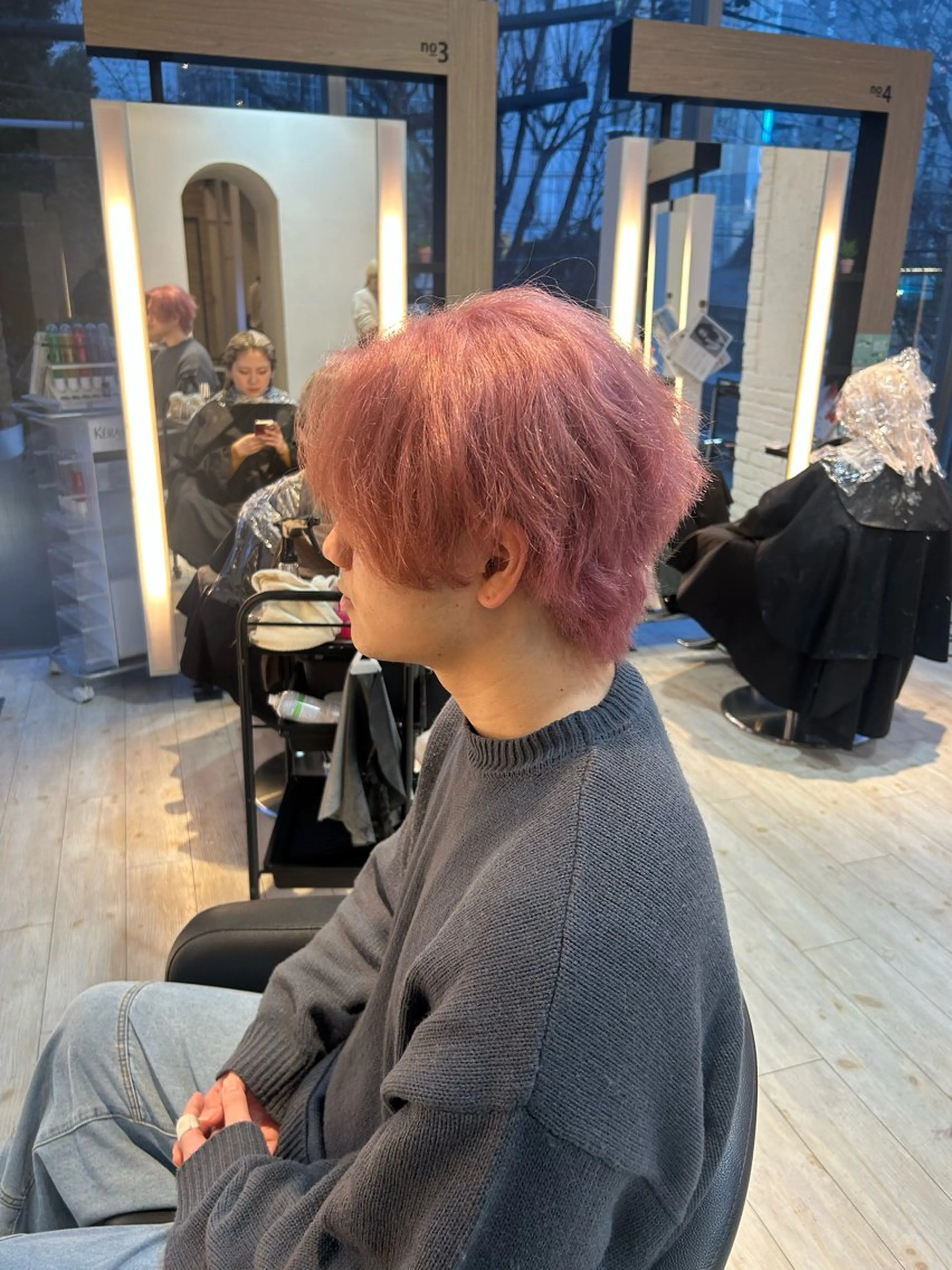 カラー メンズ メンズブリーチ ブリーチ ピンクカラー カット ヘアカラー トリートメント 有働由良／ハイトーン ／韓国メンズヘアのヘアスタイル