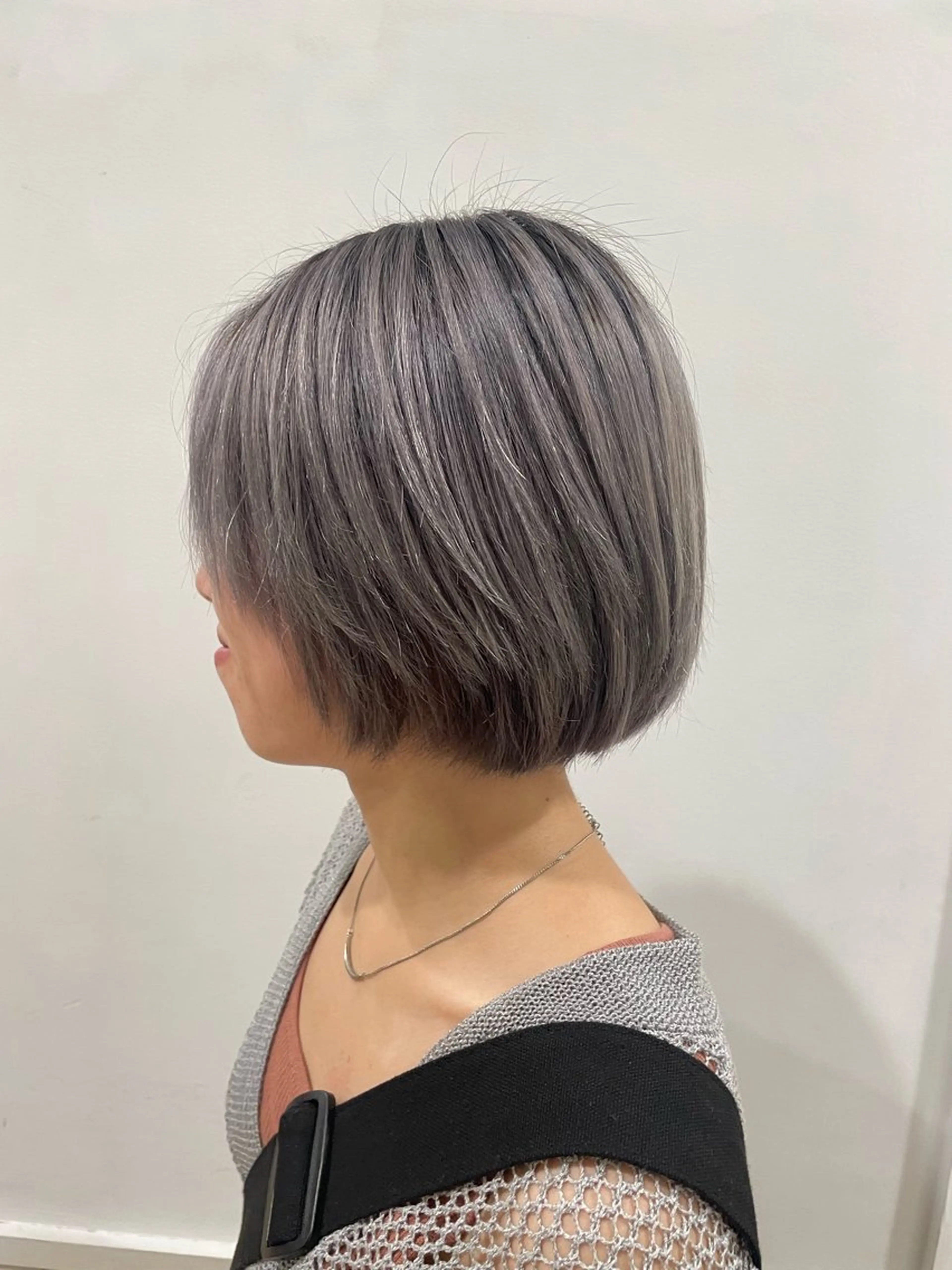 ミディアム カラー アッシュ アッシュグレー アッシュグレージュ グレージュ clan .のヘアスタイル