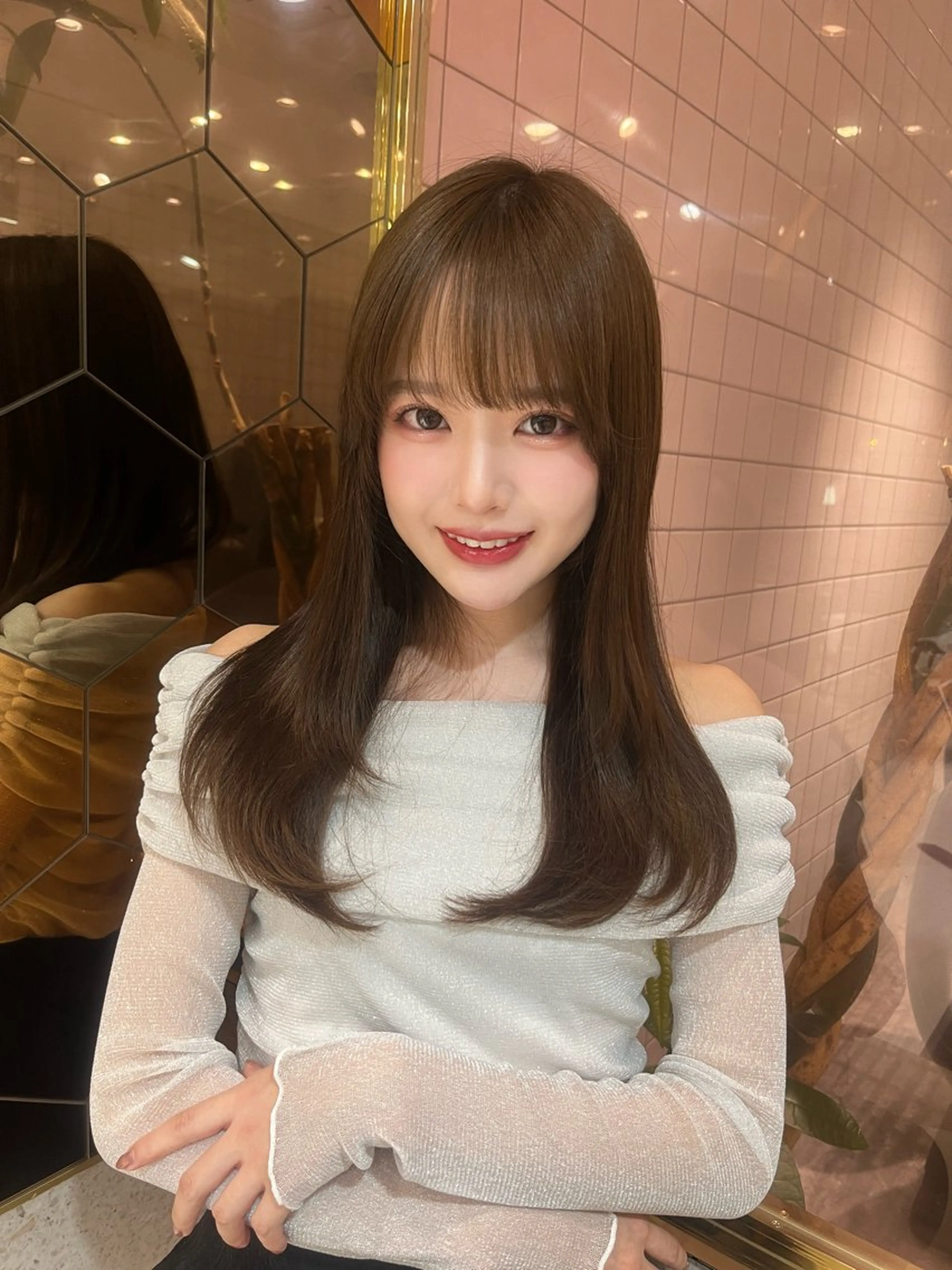 セミロング 髪質改善 トリートメント 暖色カラー/新宿/韓 国風レイヤー鮫島志穂のヘアスタイル