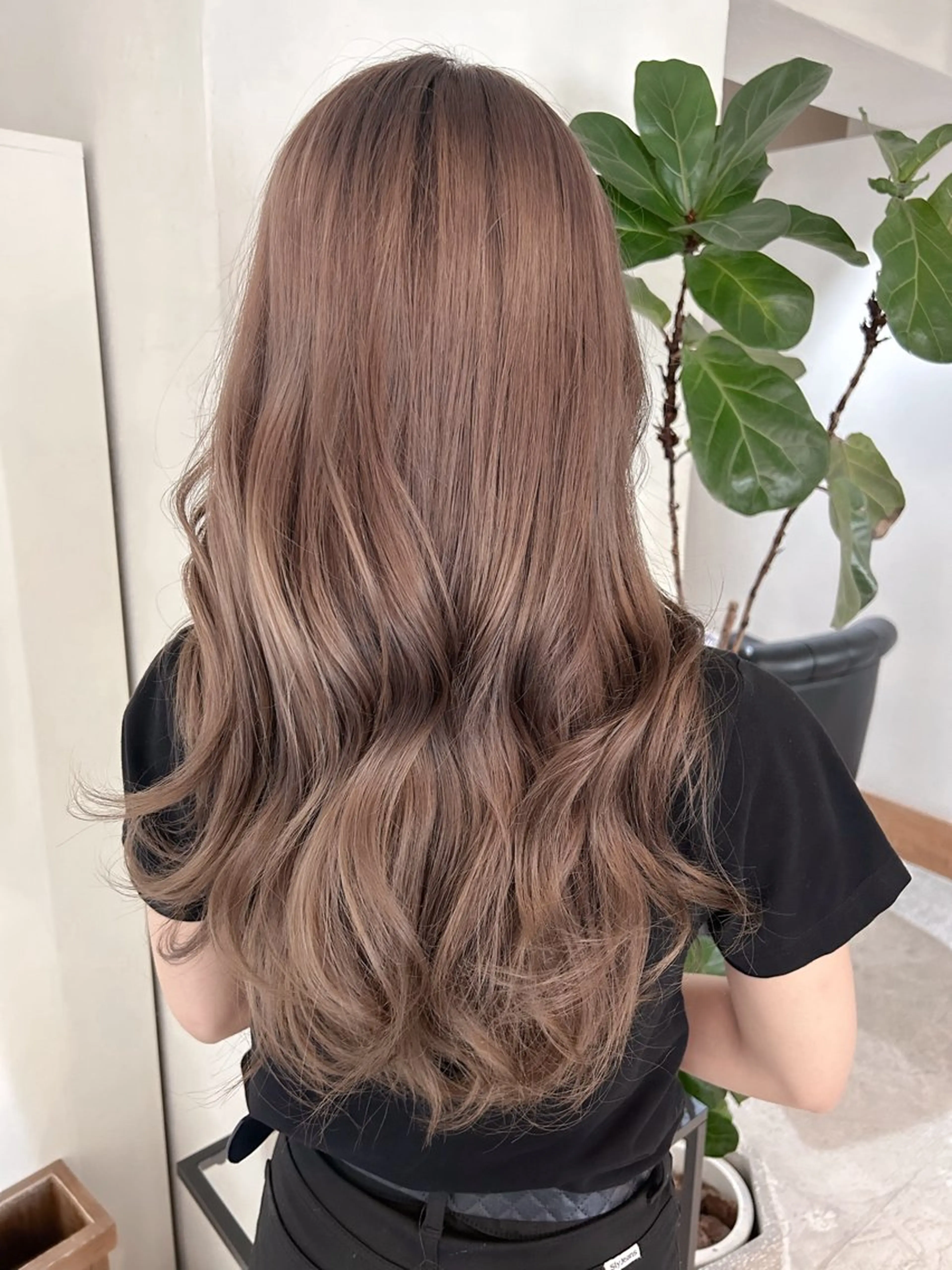 ロング カラー ベージュカラー ブリーチ ケアブリーチ ミルクティーベージュ カット ヘアカラー FERIA梅田🖤 透明感カラー🎀のヘアスタイル