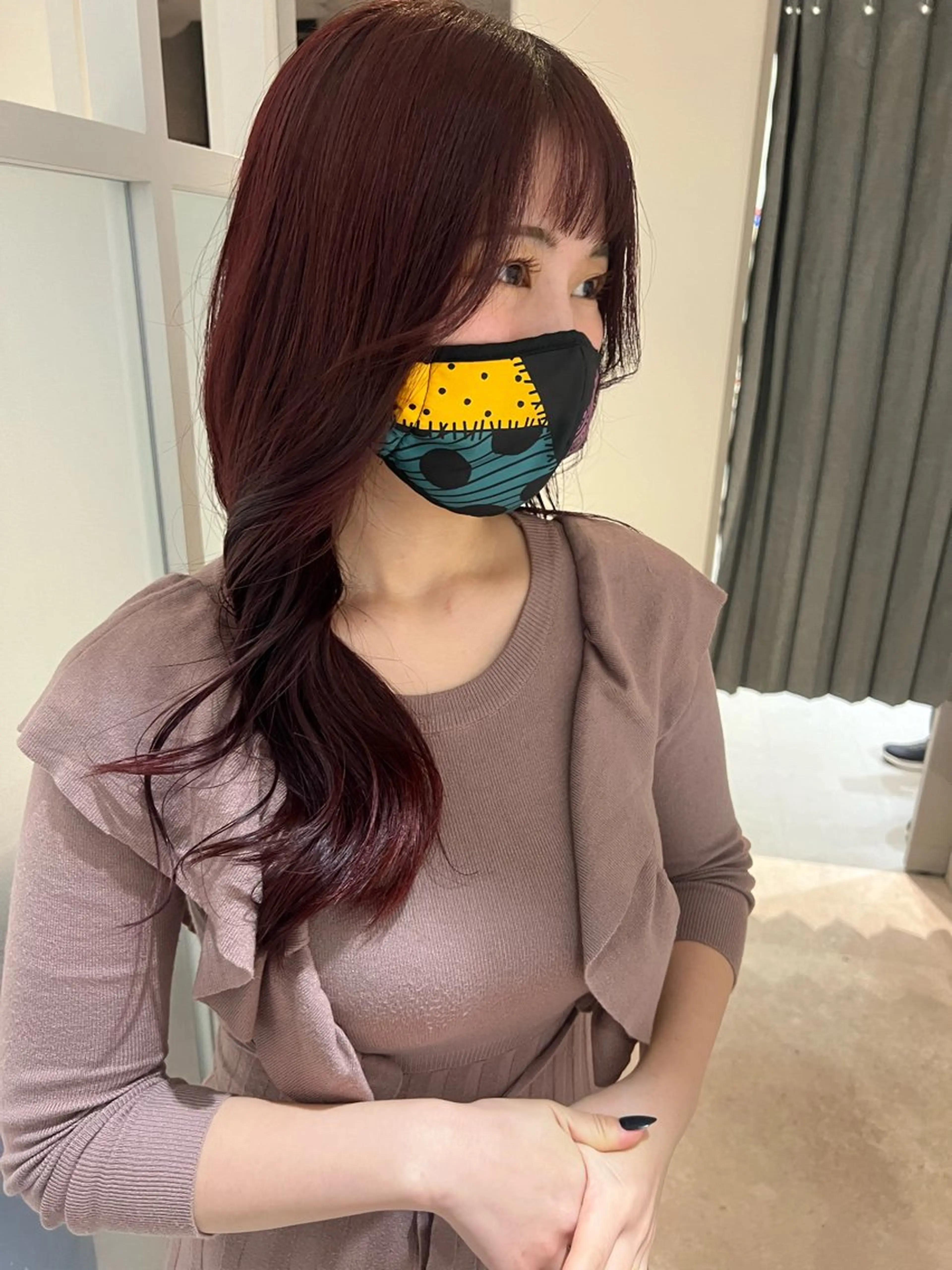 ロング カラー ブリーチ ブリーチなしカラー レッドカラー 暗髪カラー🫐パーマ おくだりんかのヘアスタイル