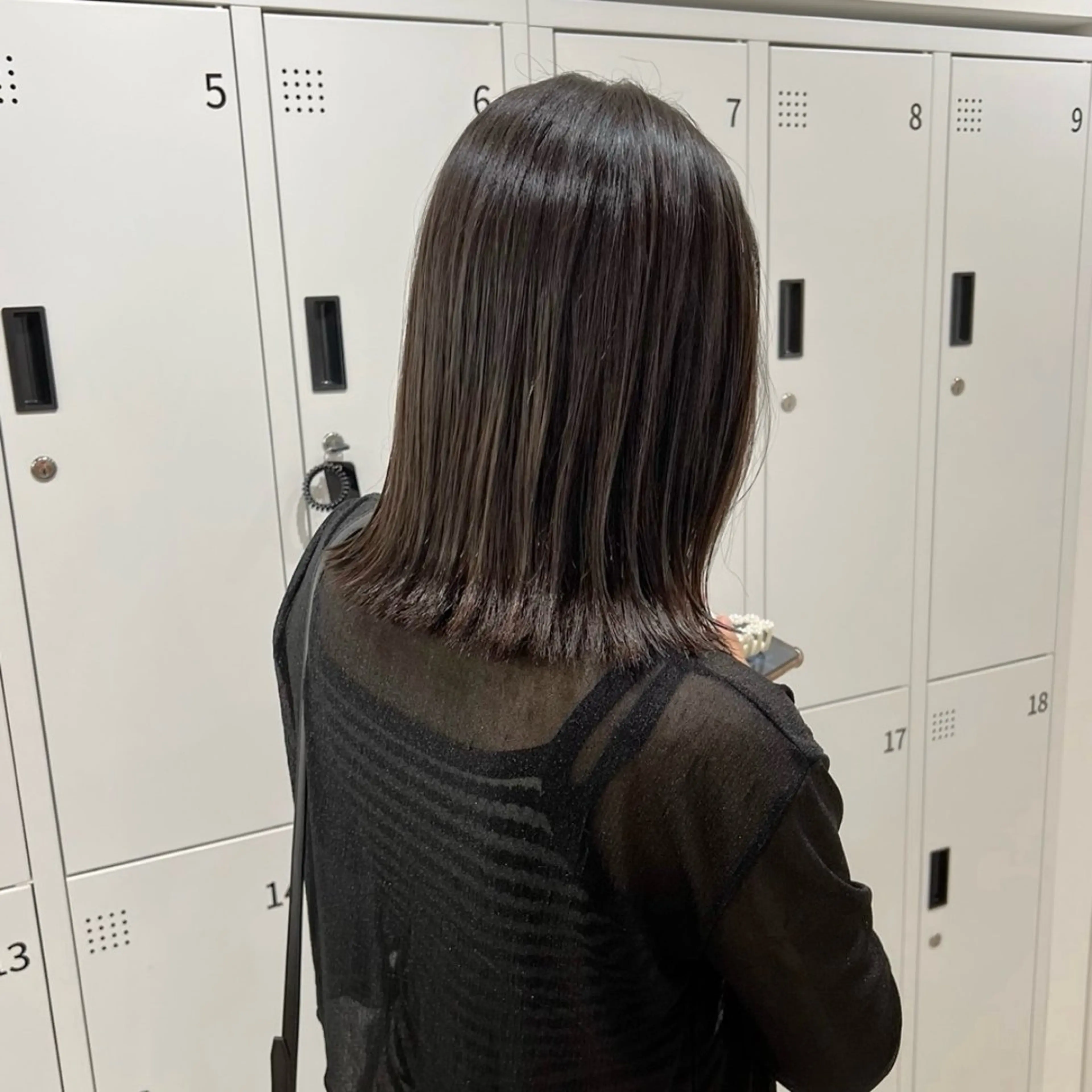 ミディアム カラー グレージュ 外ハネヘア カット パーマ ナチュラルヘア/ 似合わせ/三宅 昌太のヘアスタイル