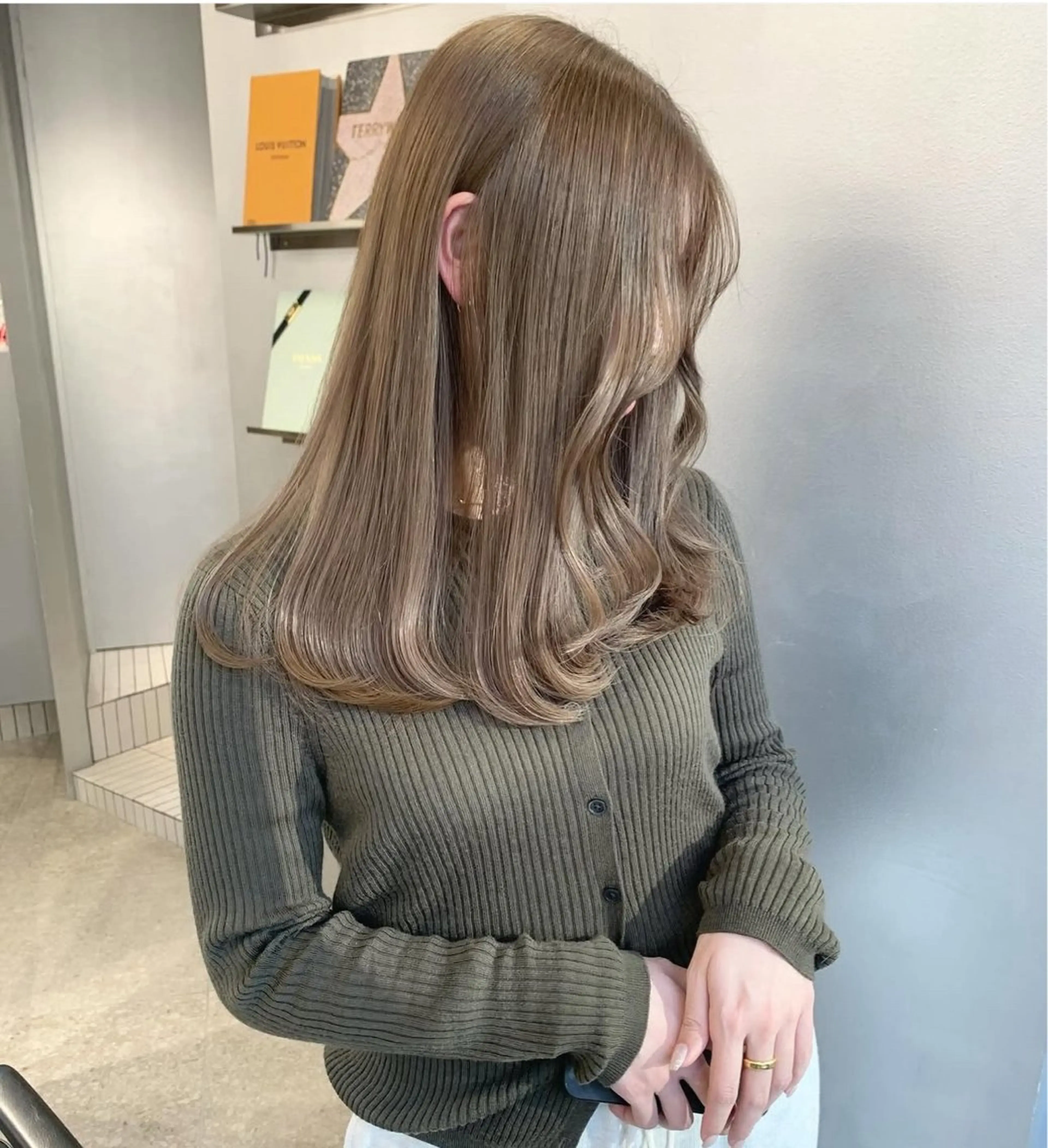 ロング カラー ブリーチ PELE ハイトーン RIMUのヘアスタイル