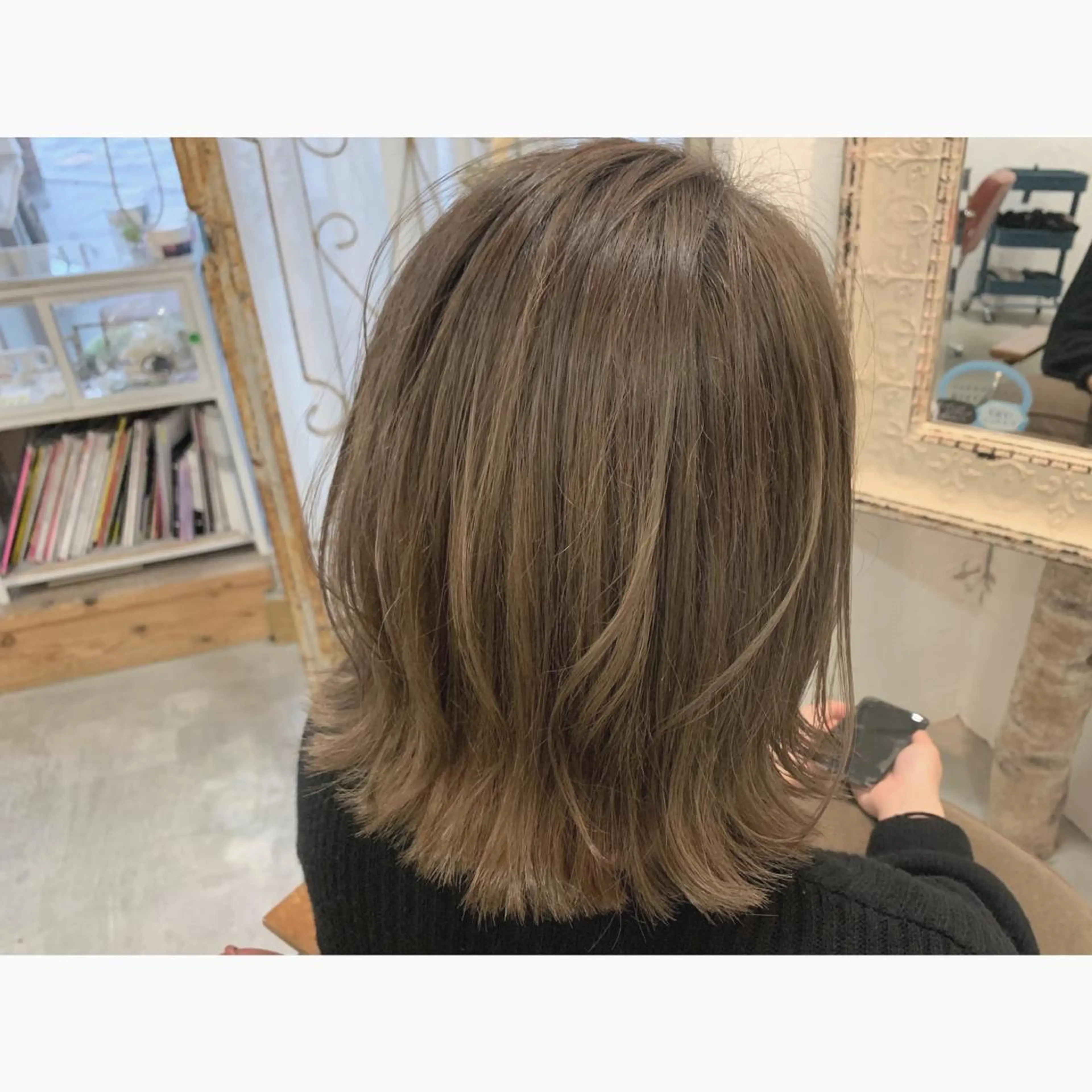 ミディアム カラー fio マナミのヘアスタイル