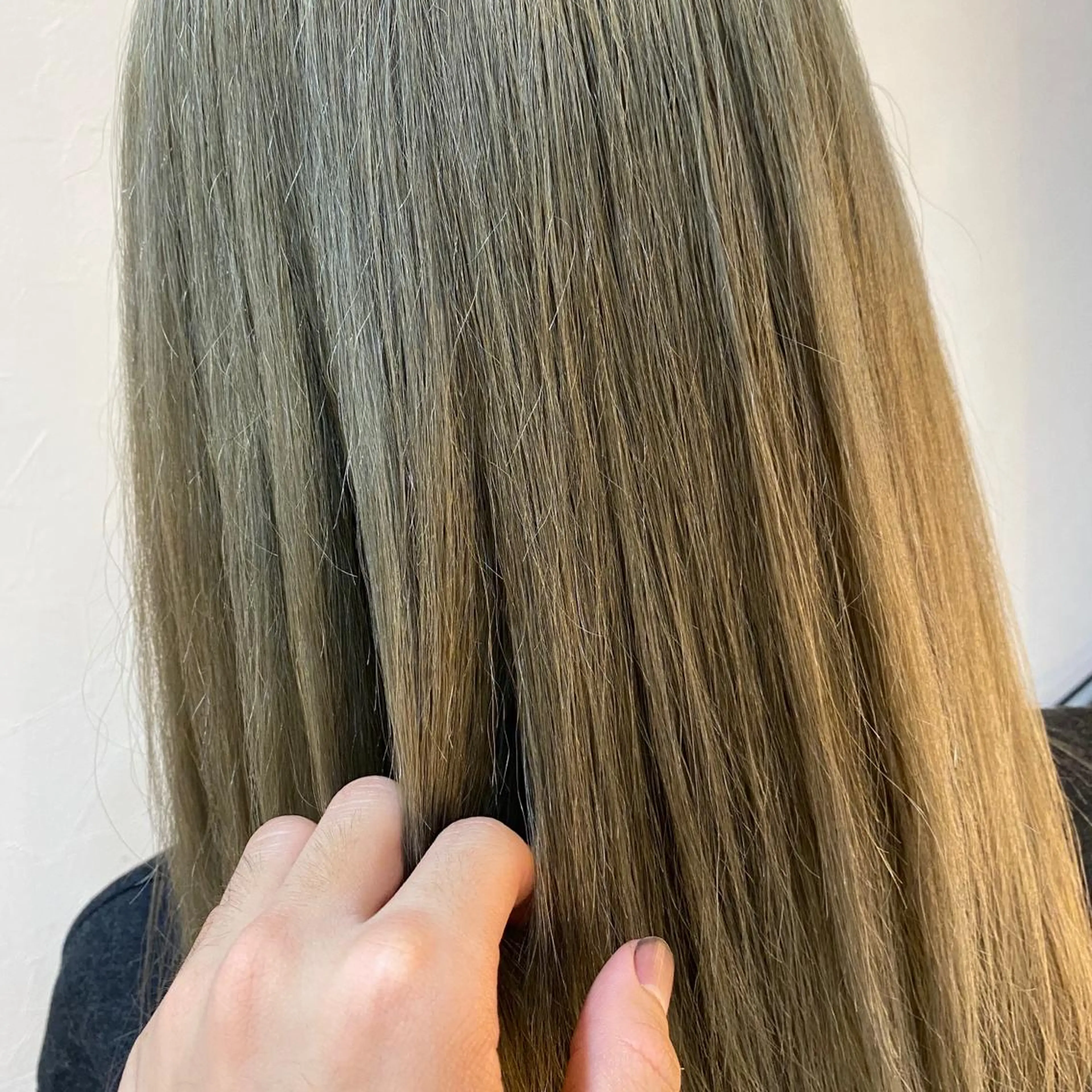 ロング カラー 井手 孔介のヘアスタイル