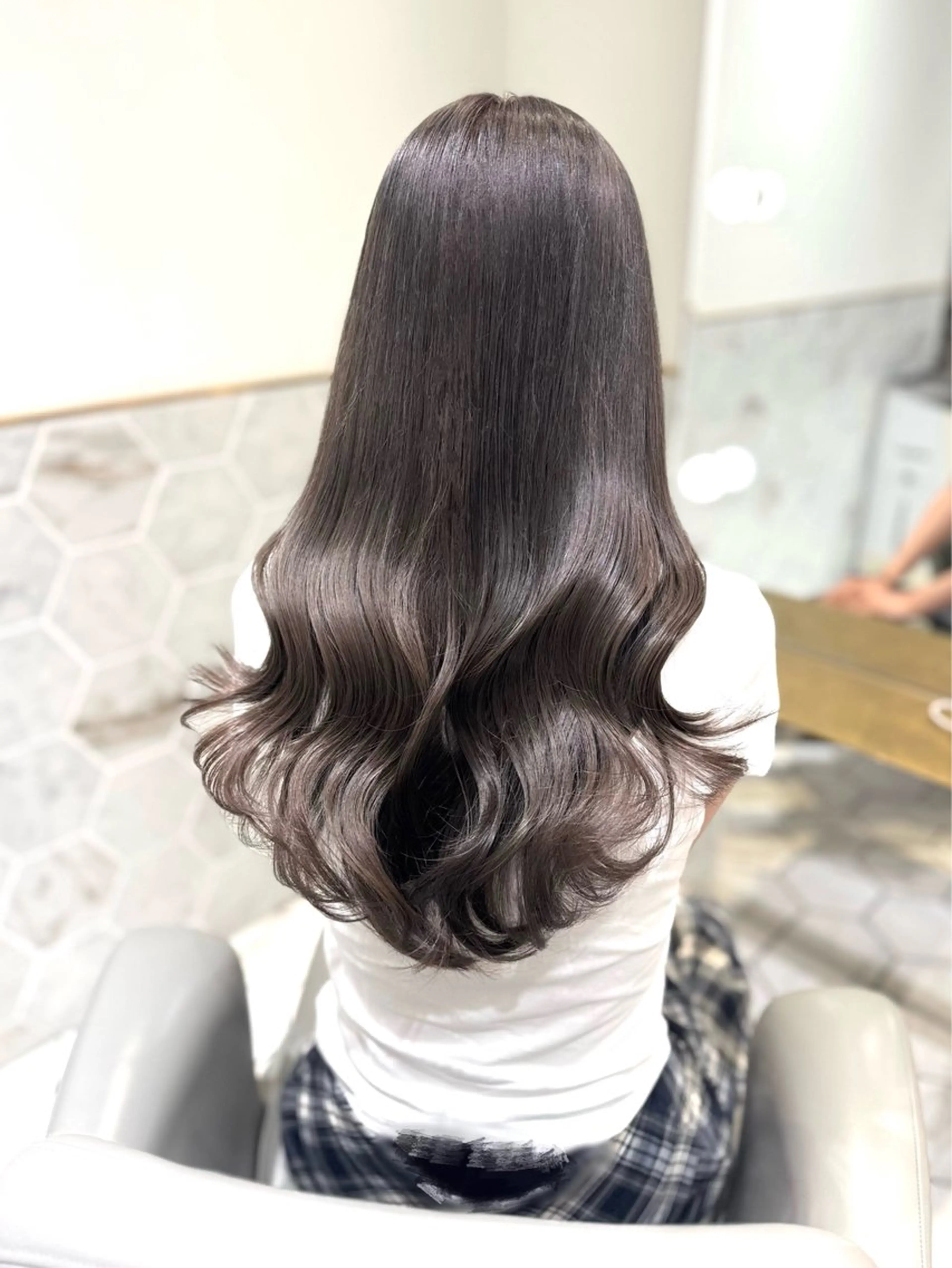 ロング カラー ショコラグレージュ グレージュ costes 今井芽依のヘアスタイル