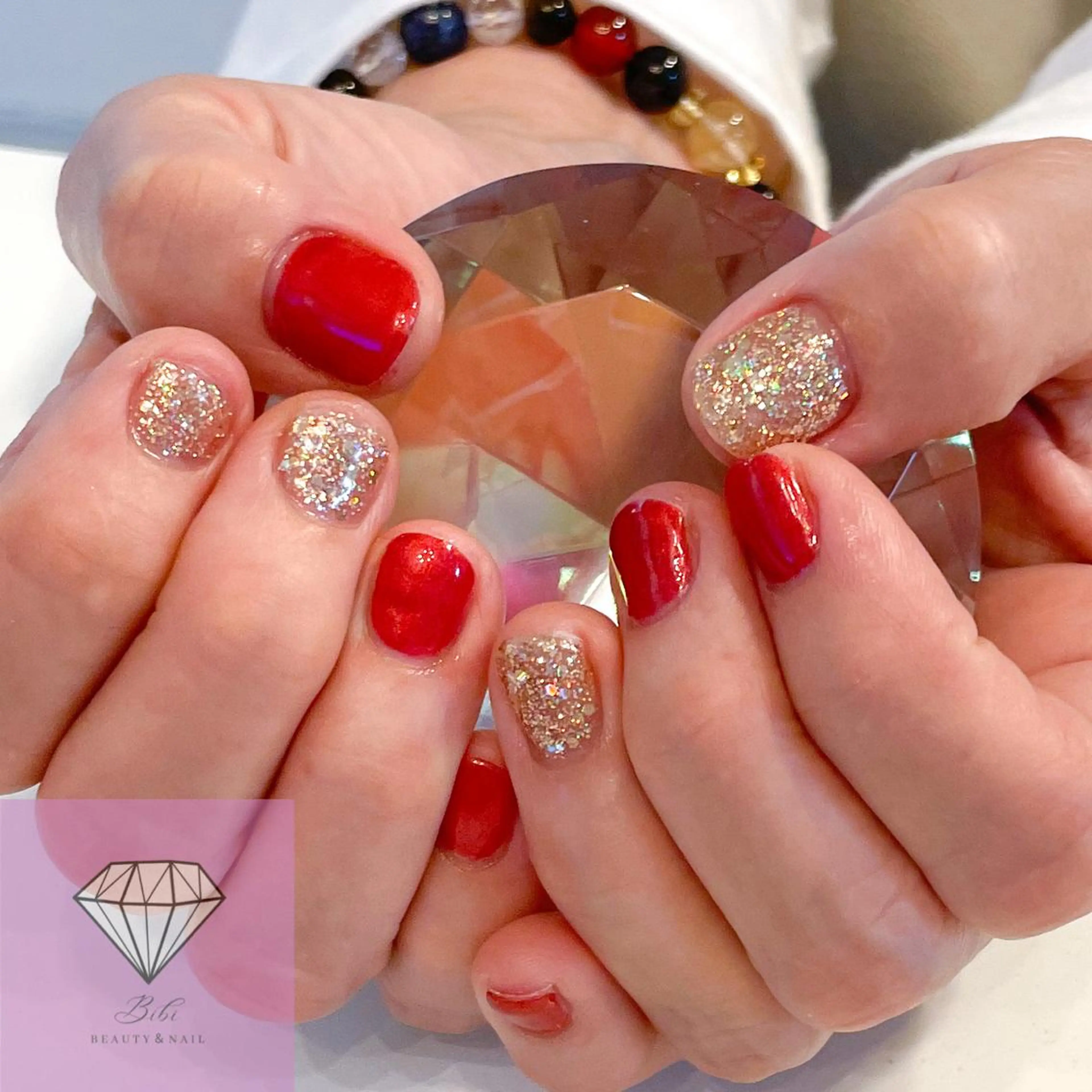 ネイル ゴールド ラメ(グリッター) ワンカラーネイル 赤色 ハンドネイル ネイルサロン💎 Bibiのネイルデザイン