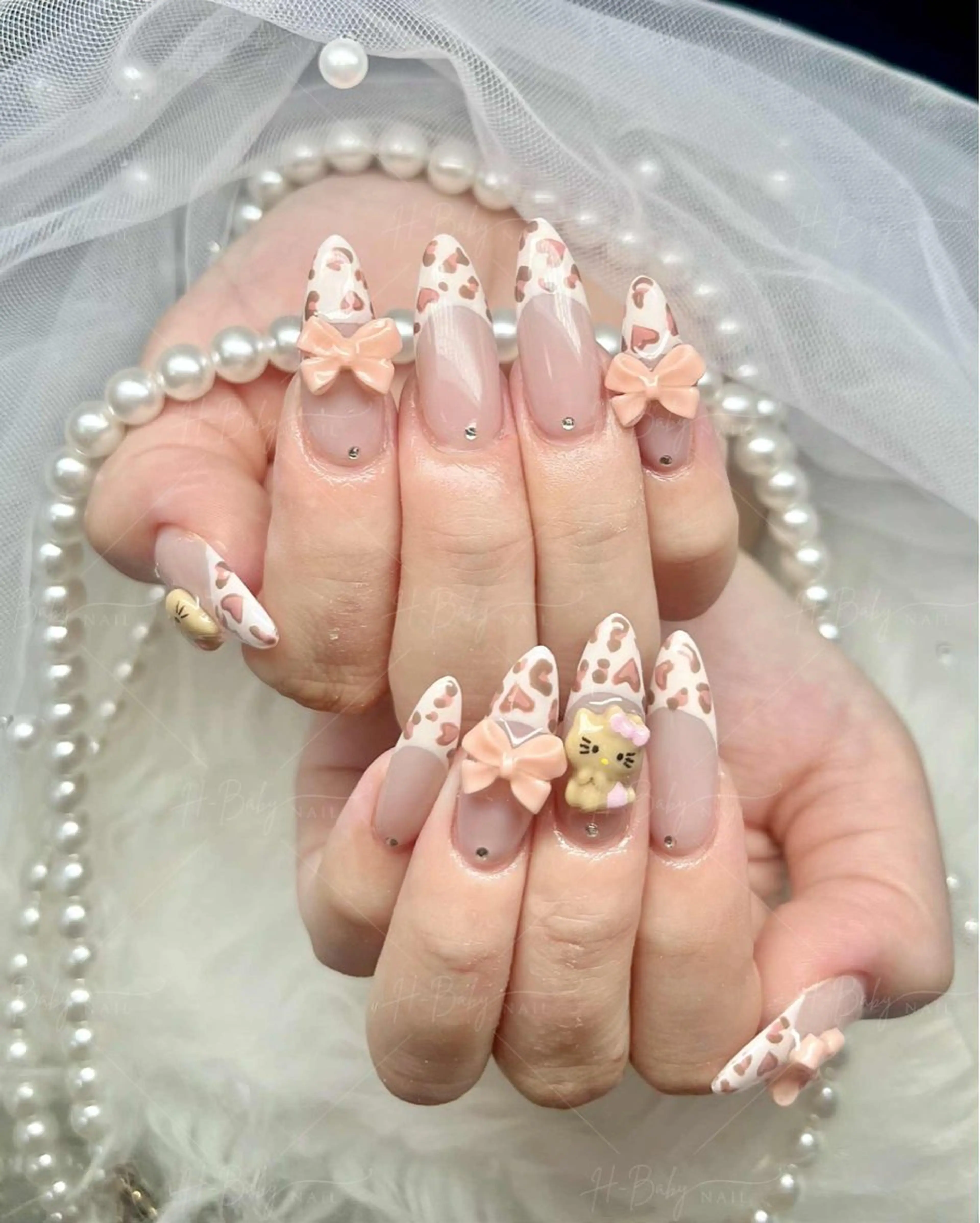 ネイル フレンチネイル ジェルネイル ガラスフレンチ ハロウィン ハート H.baby Nail Salonのネイルデザイン